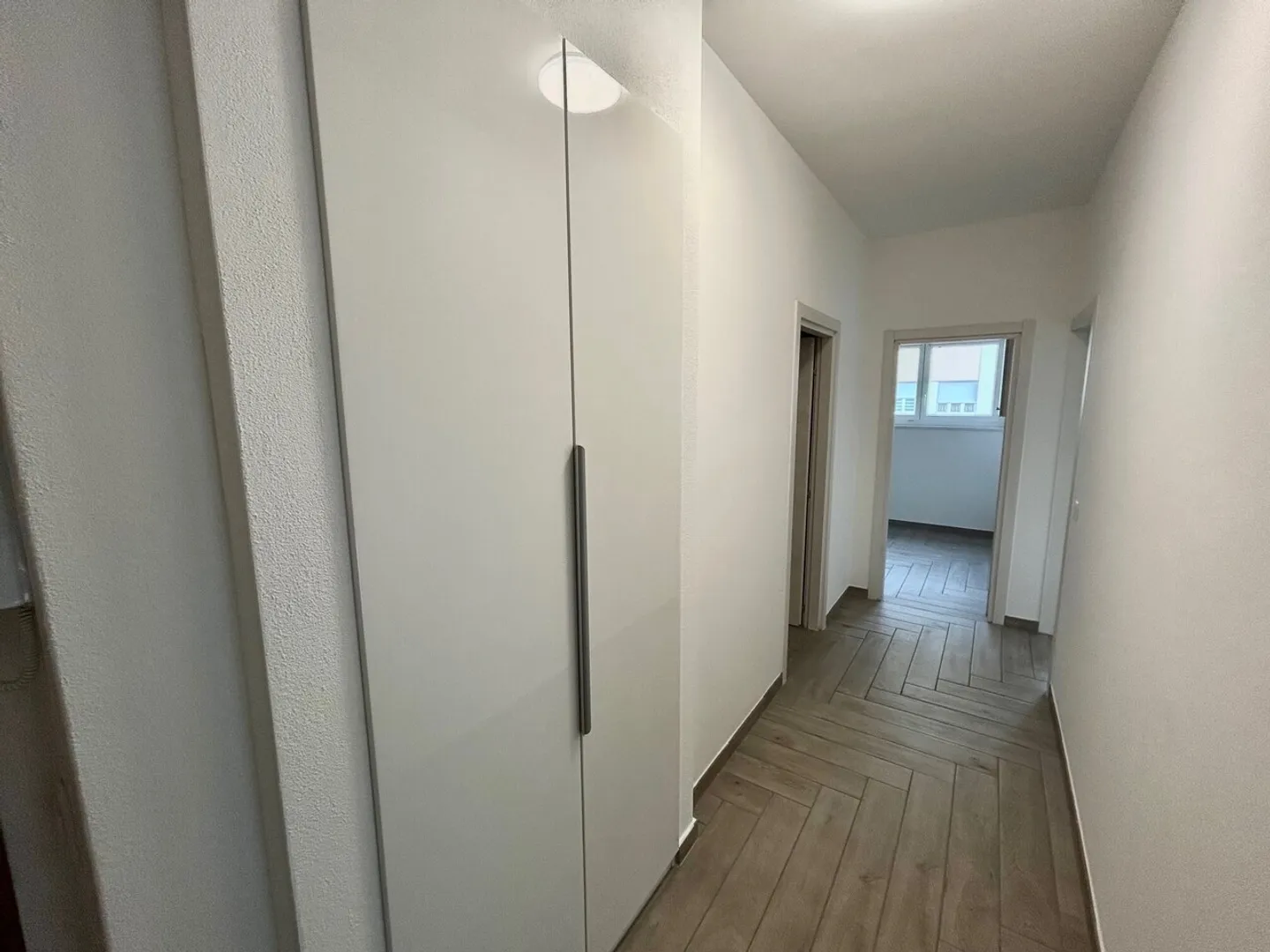 Modernes 2.5-Zimmer-Apartment zur Miete in ruhiger Lage in Chiasso - Foto 4 von 10
