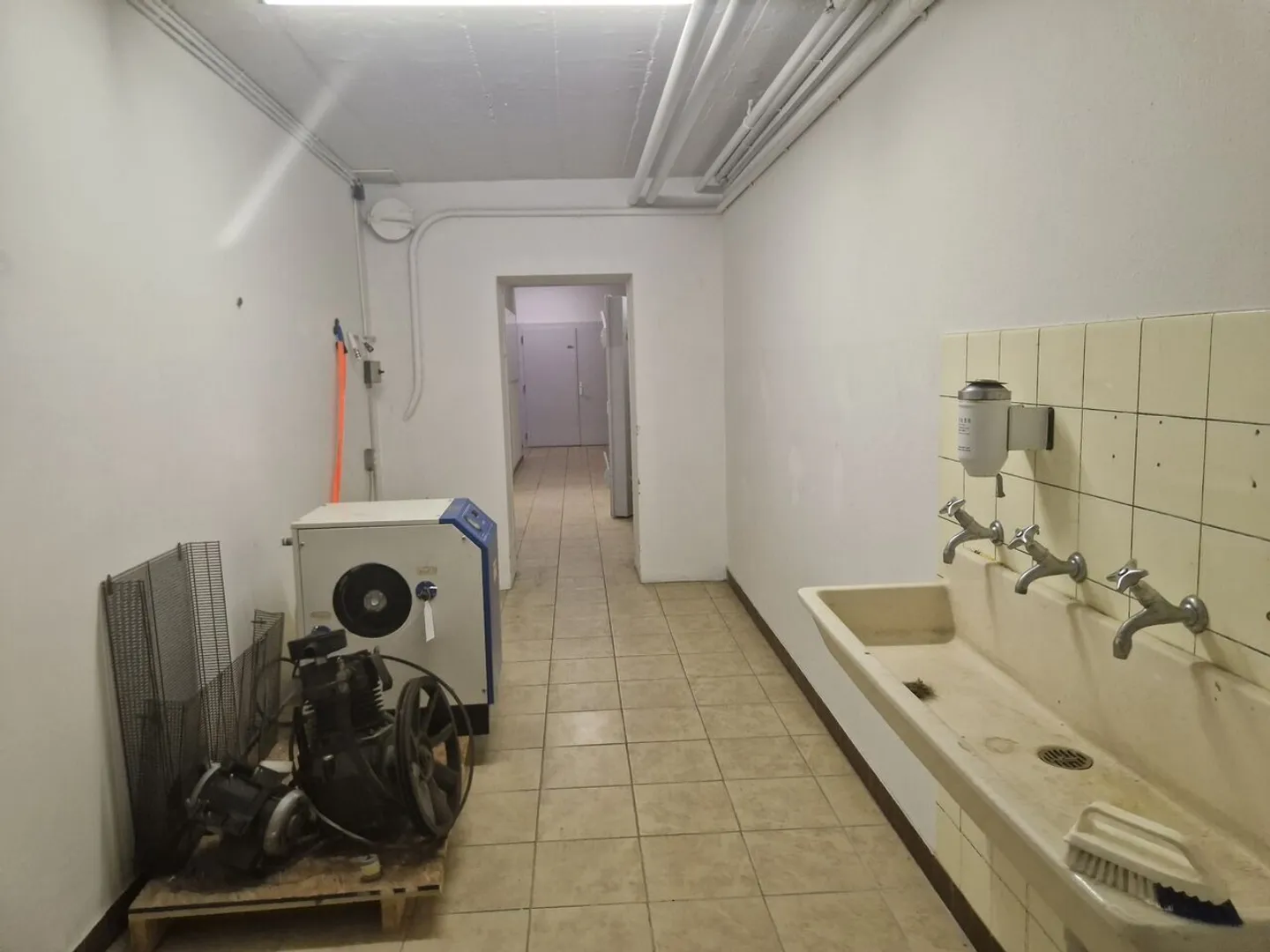 Fabbrica con 21 stanze - Foto 4 di 13