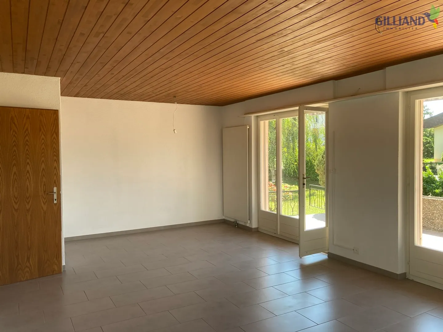 FOR RENT INDIVIDUAL VILLA WITH 5.5 ROOMS AND GARDEN IN PAYENNE - Photo 9 of 22