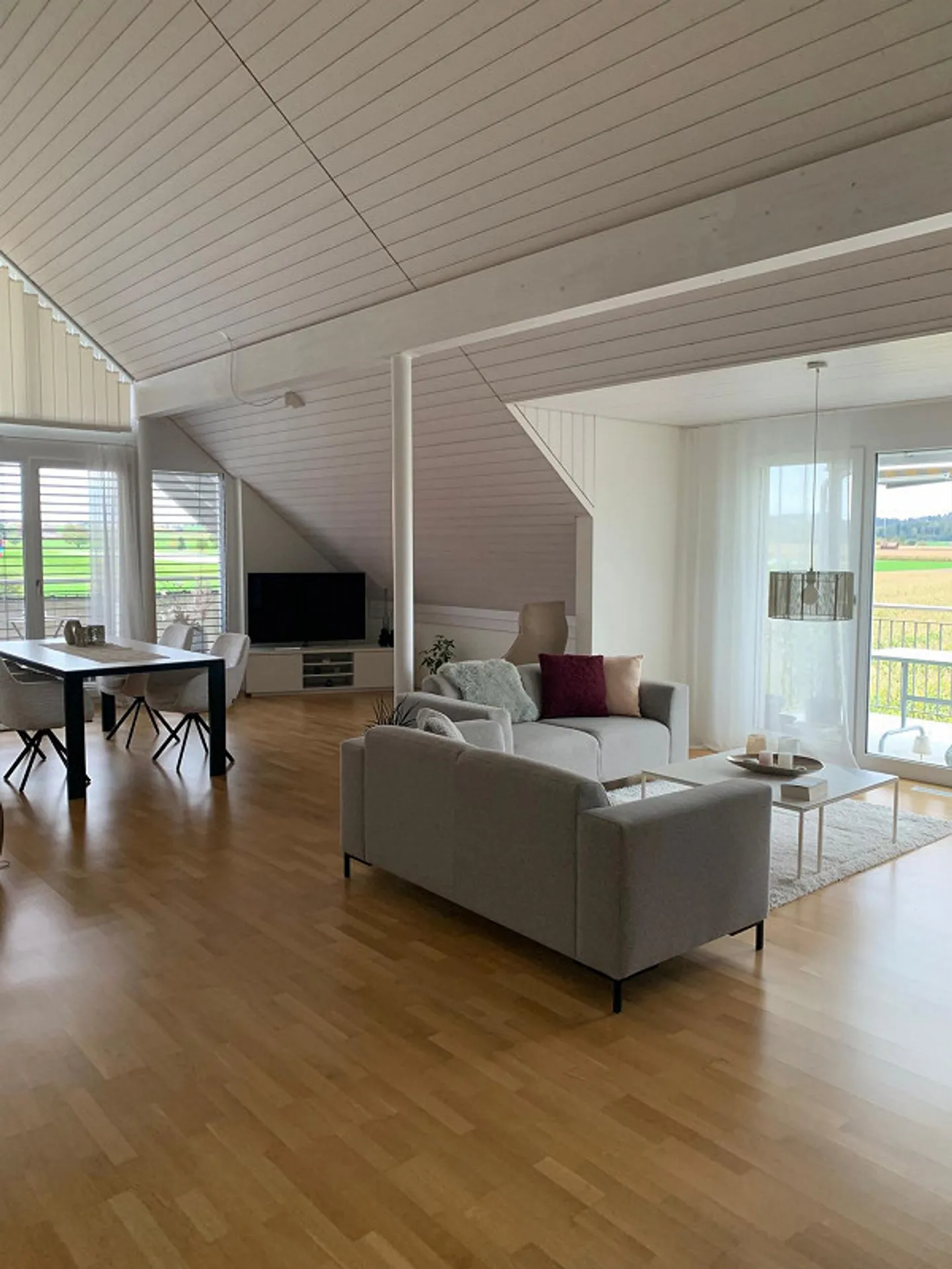 Appartamento spazioso in uno sviluppo adatto ai bambini - Foto 3 di 11