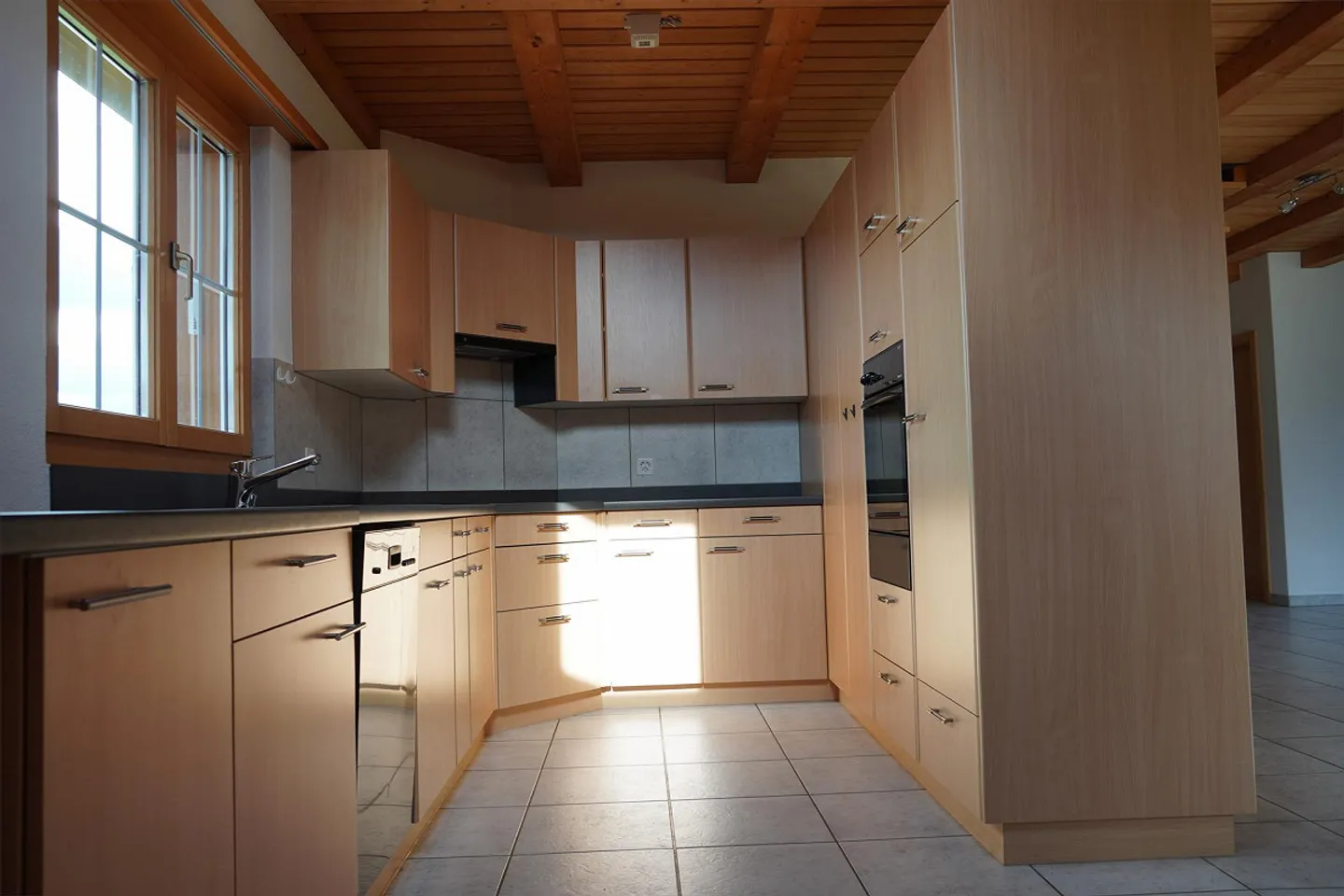 Ihr neues Zuhause: Grosszügige Dachwohnung mit Weitblick - Foto 2 von 8