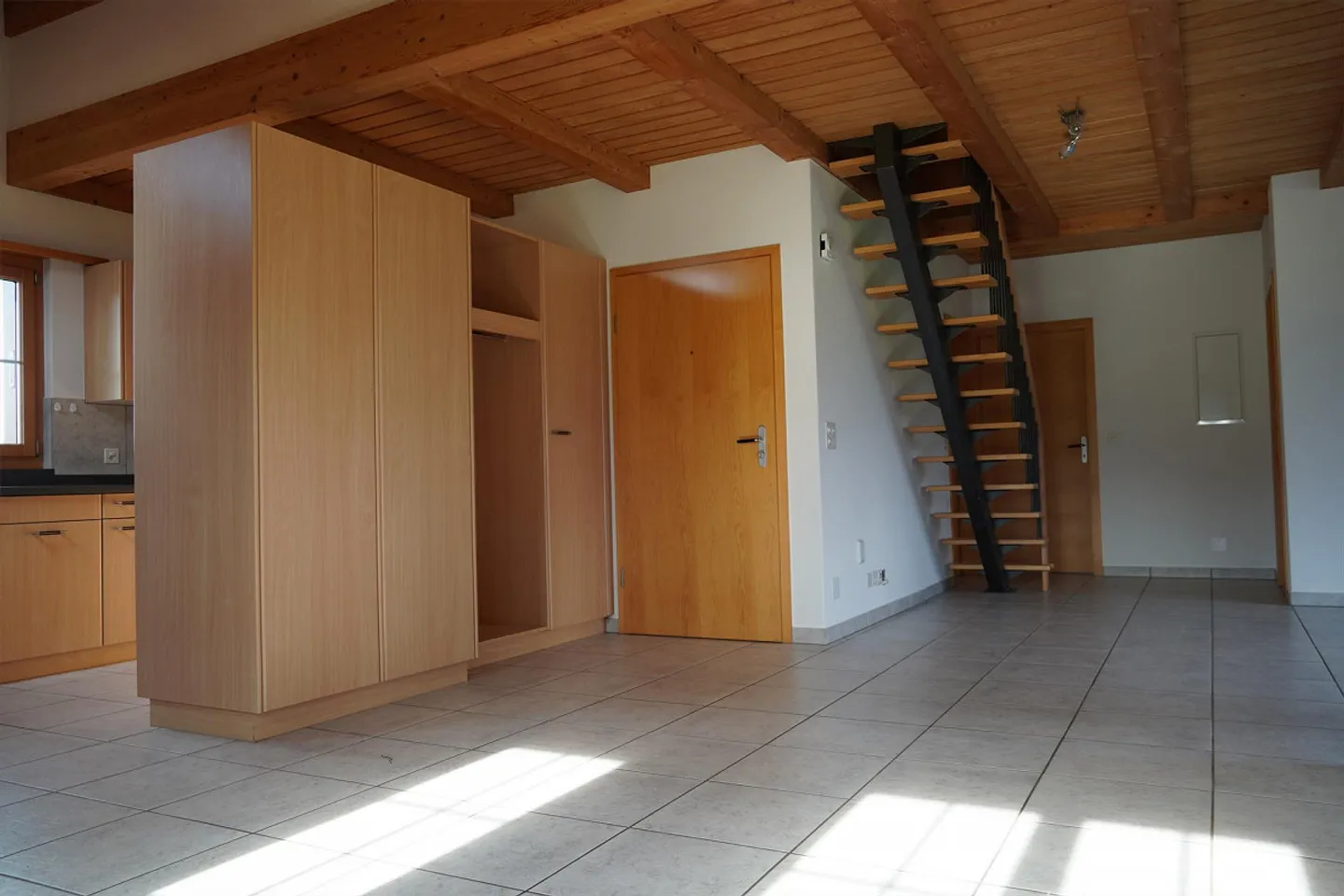 Ihr neues Zuhause: Grosszügige Dachwohnung mit Weitblick - Foto 3 von 8