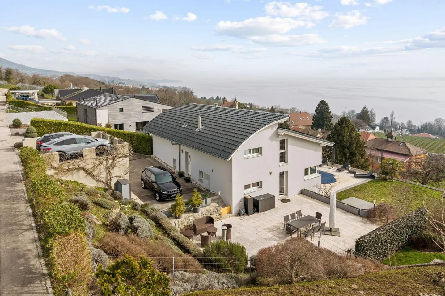 Prestigeträchtige Immobilie mit Panoramablick auf den See - Foto 1 von 8