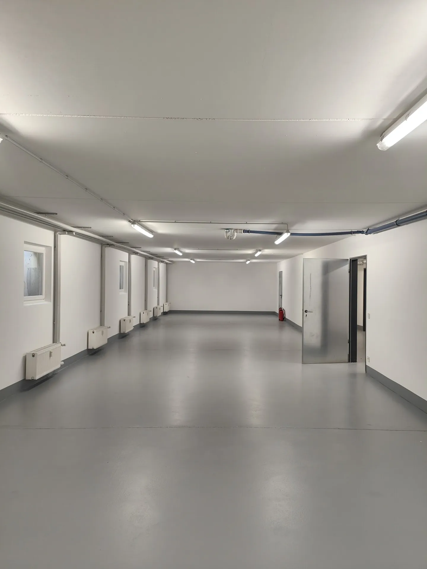 121m2 Salle de stockage Cologne - Colonia-Allee 13 - Photo 1 sur 13