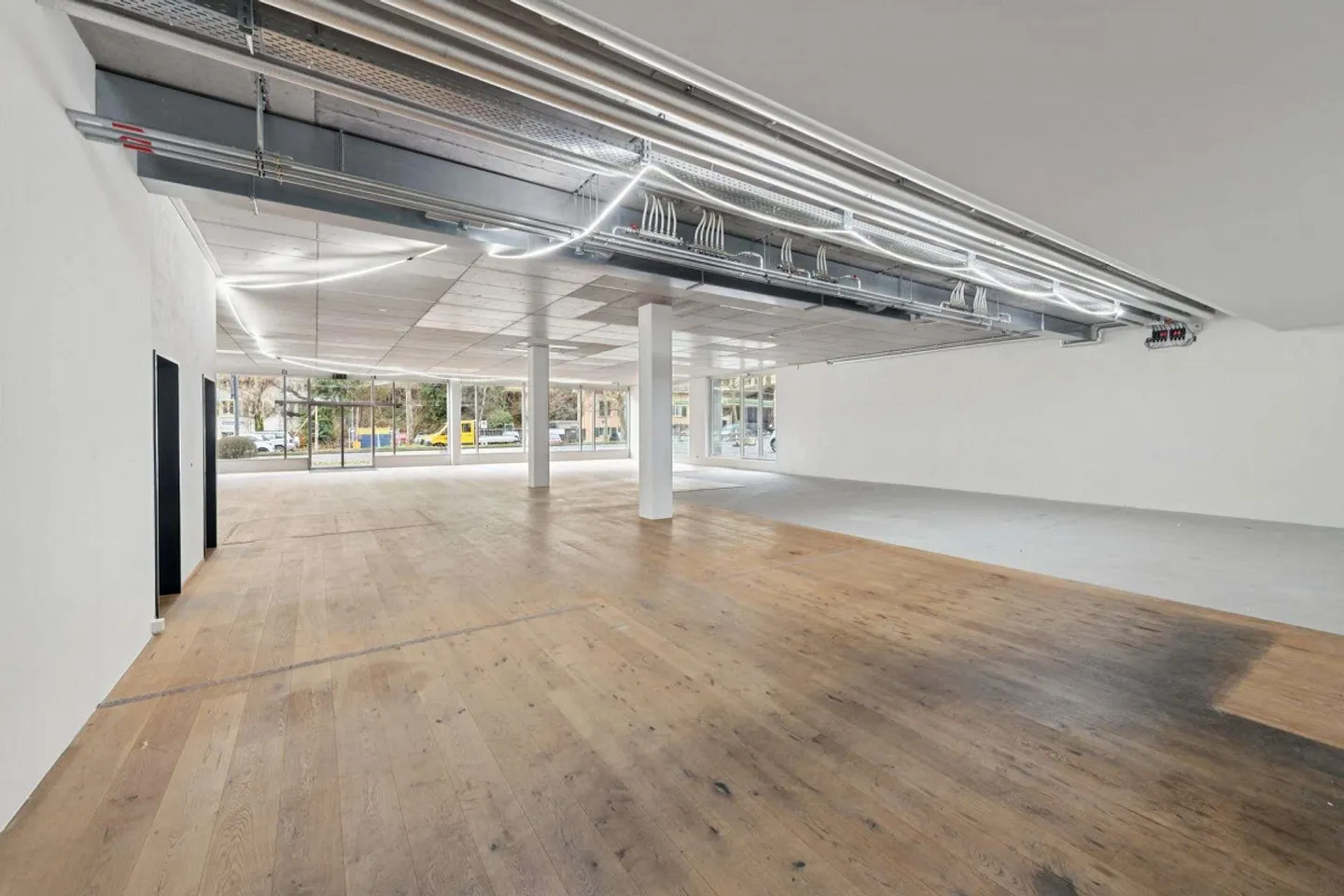 Espace commercial représentatif dans un emplacement fréquenté - Photo 3 sur 8