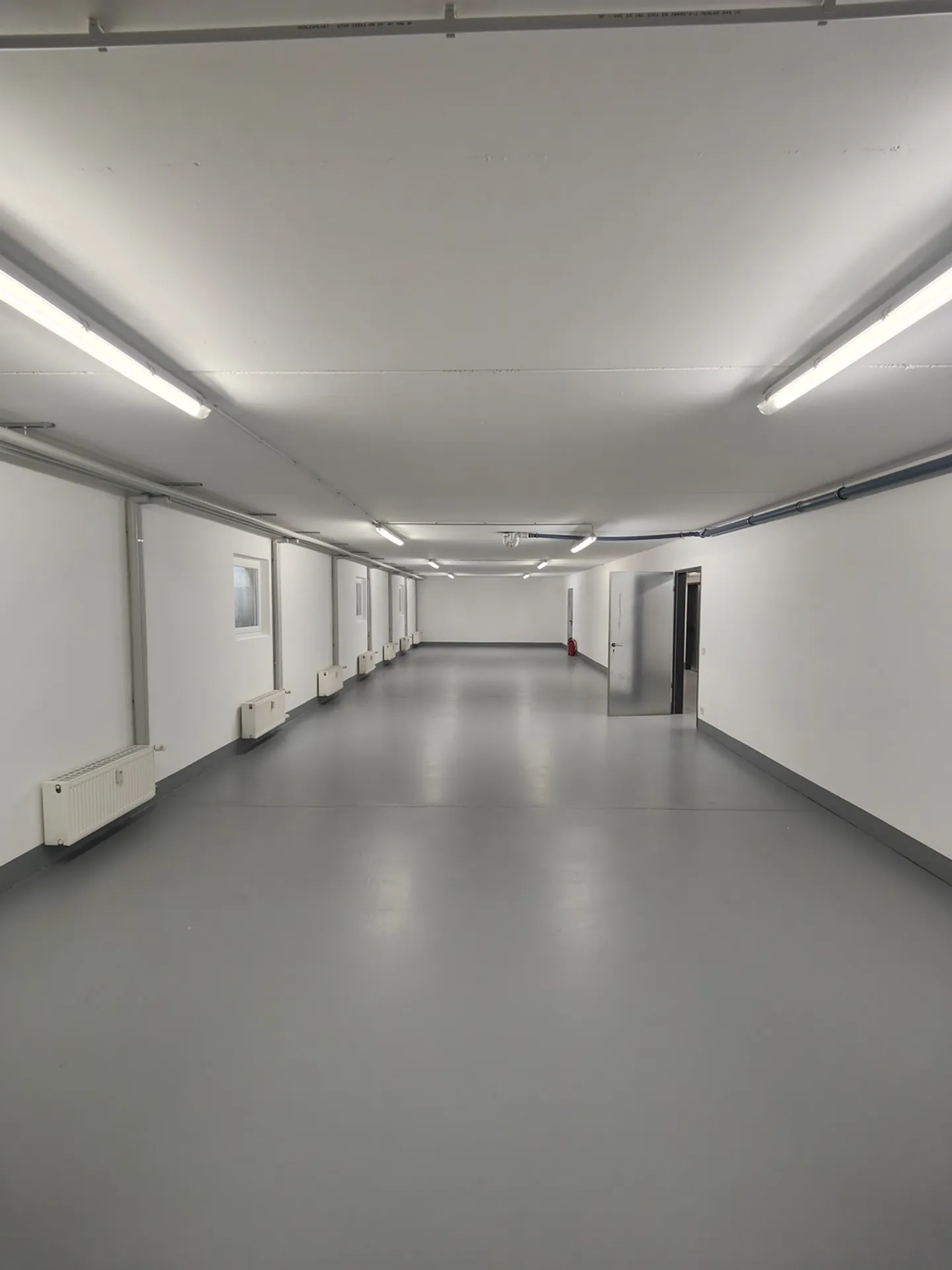 121m2 Salle de stockage Cologne - Colonia-Allee 13 - Photo 2 sur 13