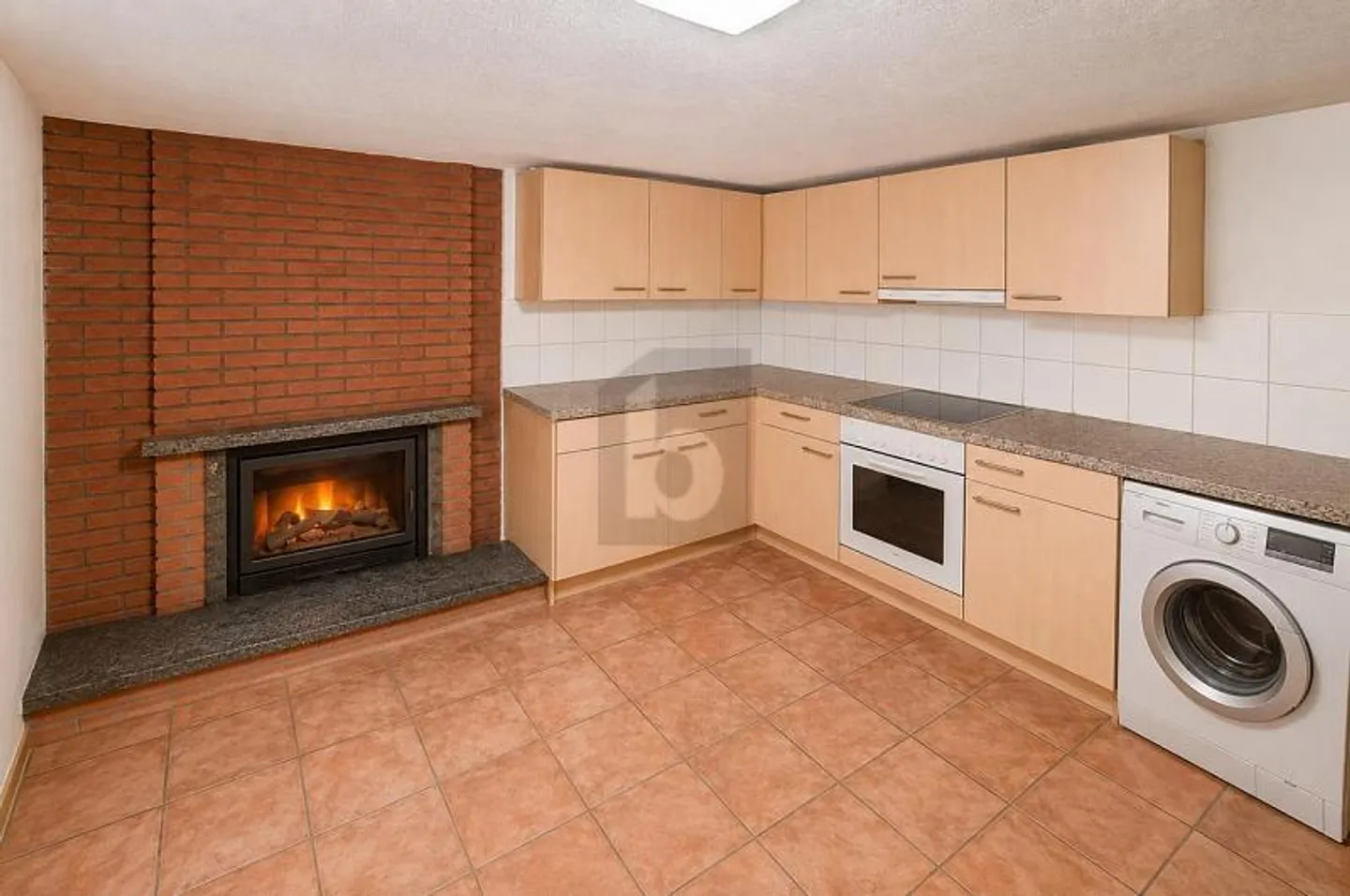 TYPICAL PROPERTY IN CENTRAL AND SUNNY LOCATION - Photo 3 of 6