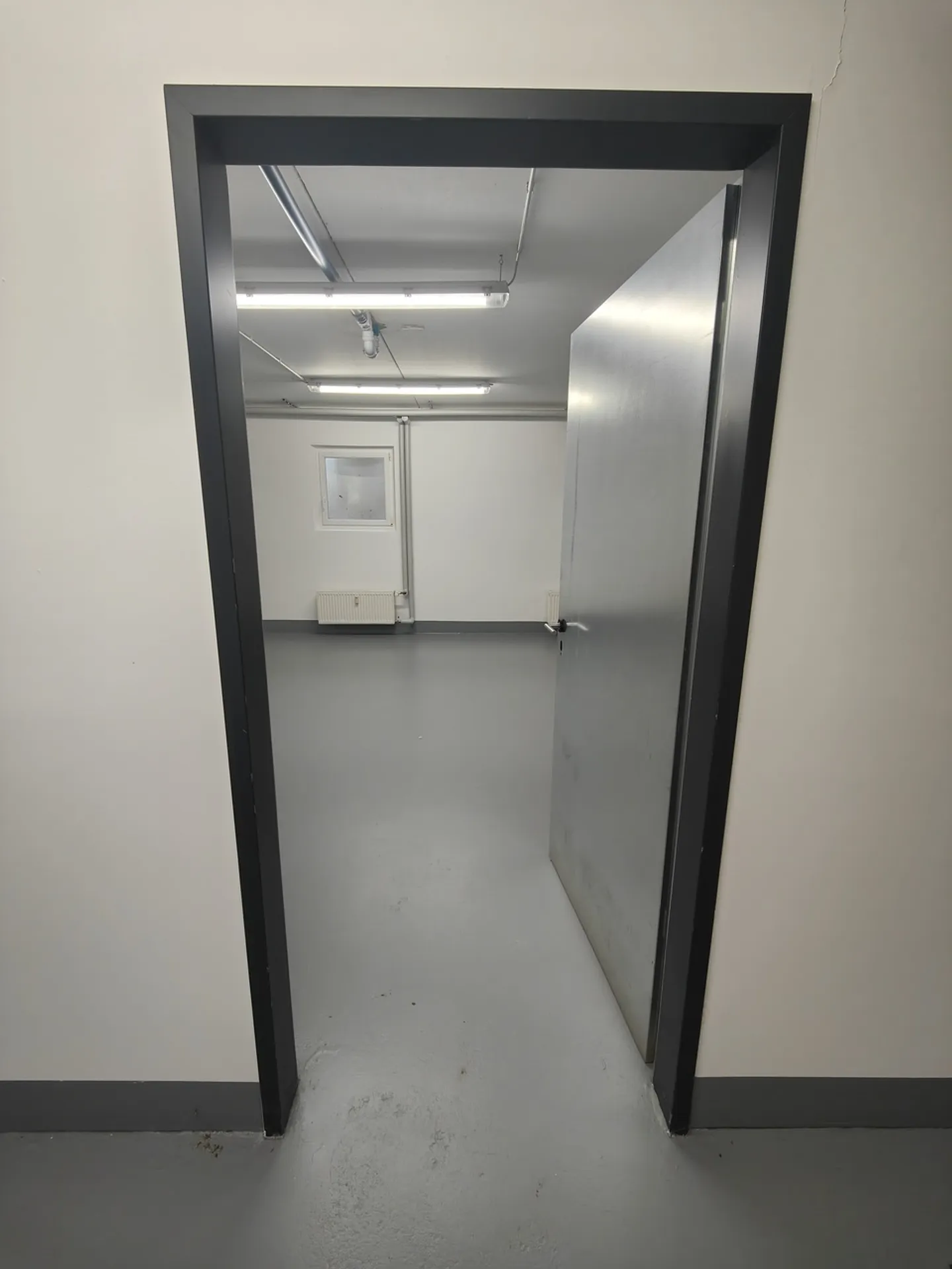 121m2 Salle de stockage Cologne - Colonia-Allee 13 - Photo 13 sur 13