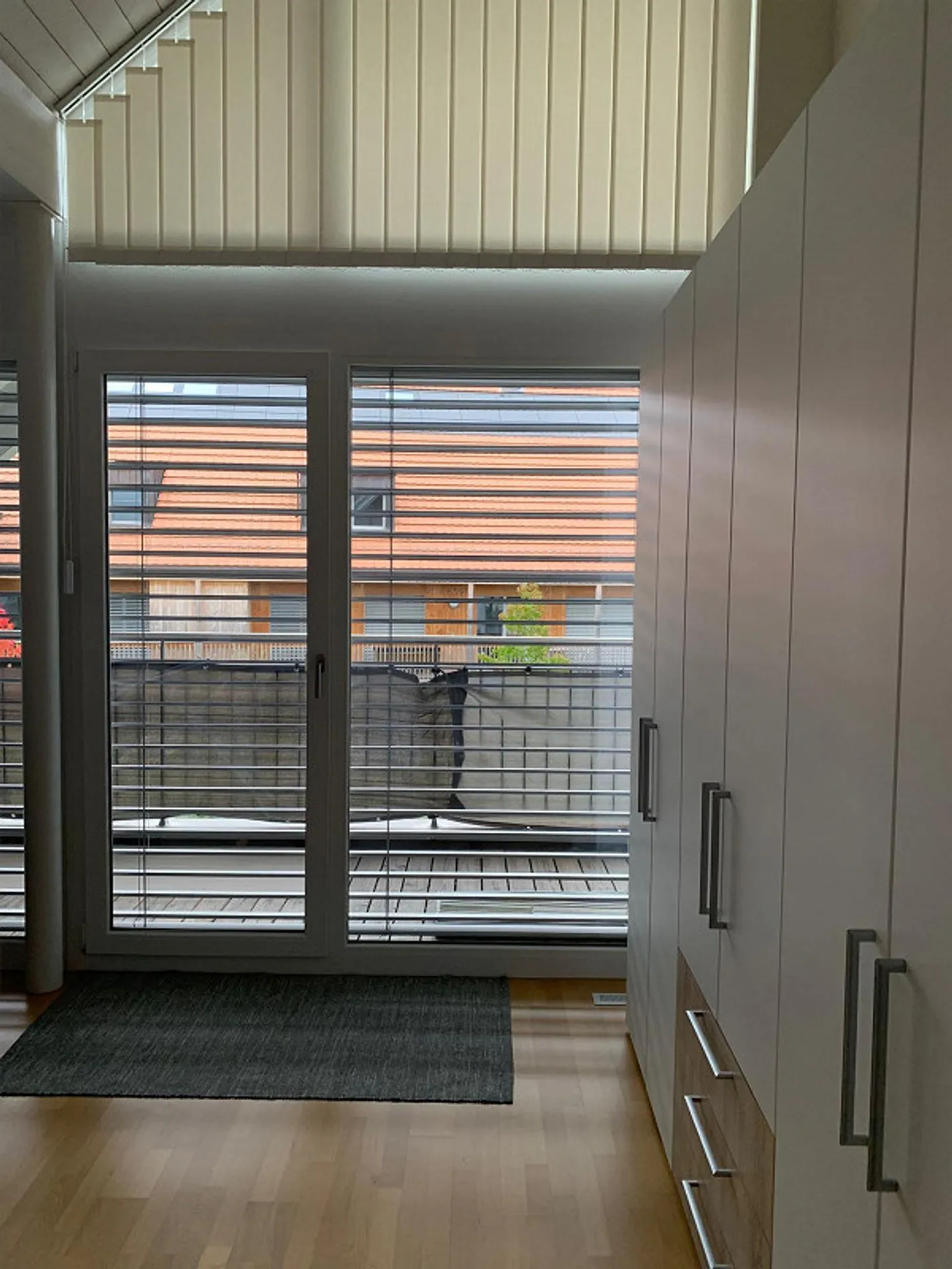 Appartamento spazioso in uno sviluppo adatto ai bambini - Foto 6 di 11