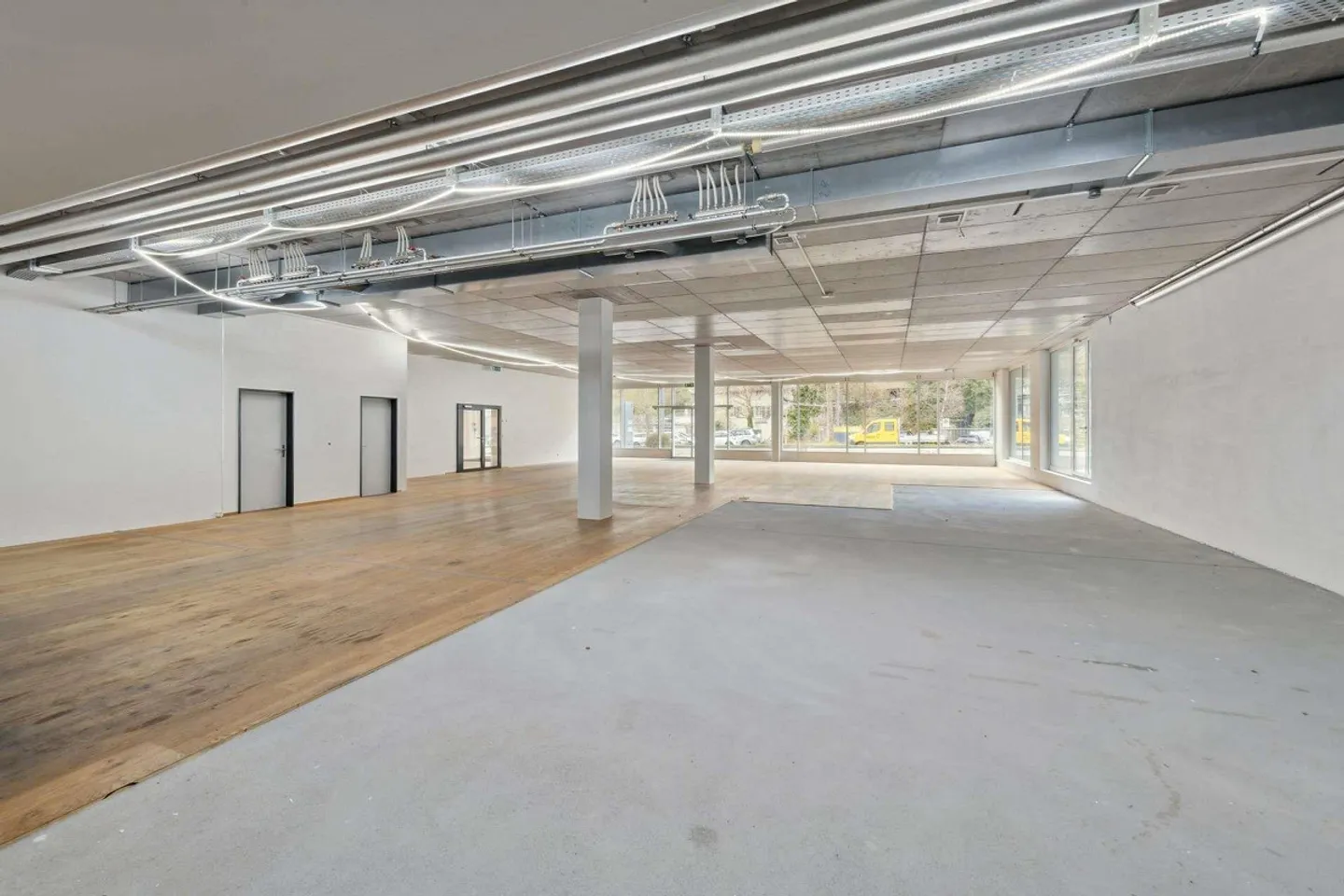 Espace commercial représentatif dans un emplacement fréquenté - Photo 4 sur 8