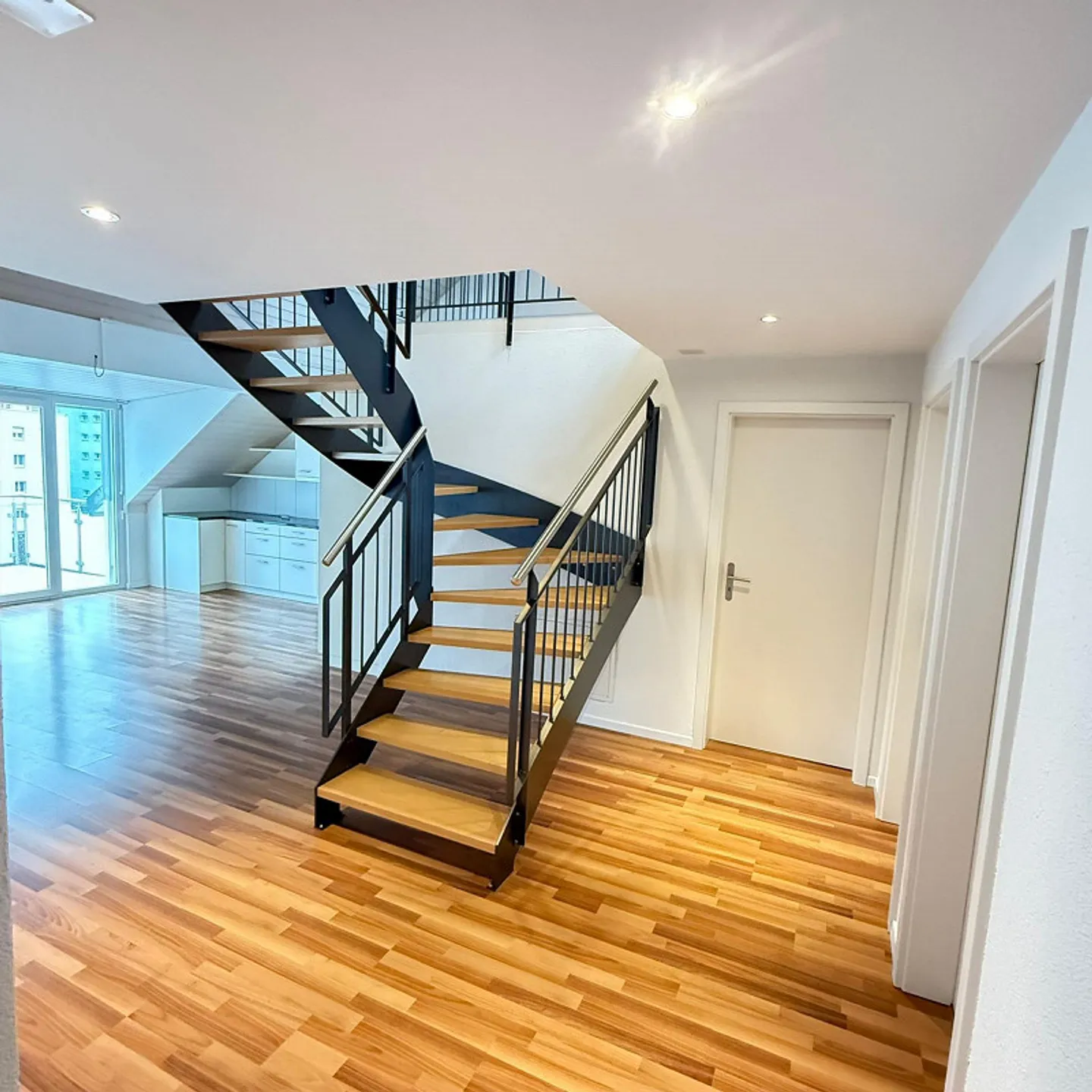 Moderne Attikawohnung mit Galerie - Mieten ohne Kaution! - Foto 3 von 13