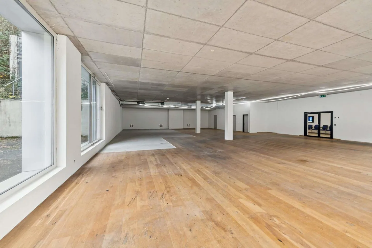 Espace commercial représentatif dans un emplacement fréquenté - Photo 5 sur 8