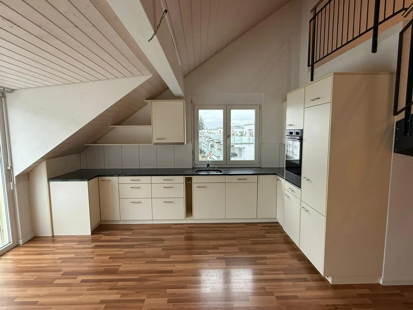 Moderne Attikawohnung mit Galerie - Mieten ohne Kaution! - Foto 4 von 13