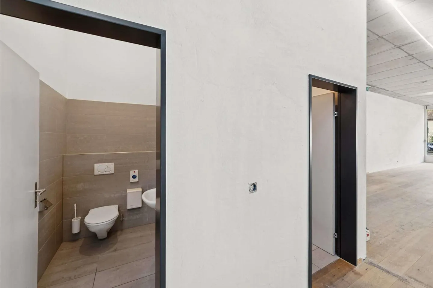 Espace commercial représentatif dans un emplacement fréquenté - Photo 6 sur 8