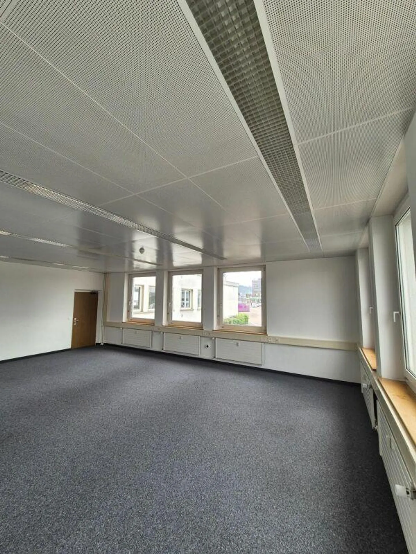 Ufficio spazioso nell'area Buss di Pratteln – 56 m² al piano terra dell'edificio amministrativo... - Foto 4 di 7
