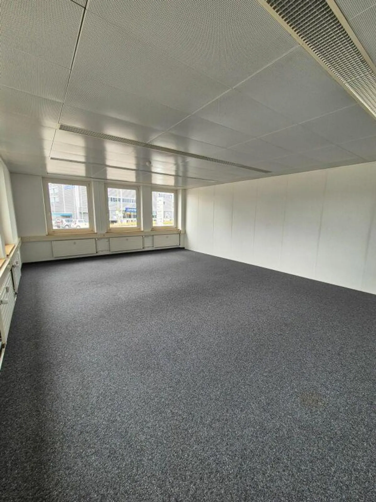 Ufficio spazioso nell'area Buss di Pratteln – 56 m² al piano terra dell'edificio amministrativo... - Foto 6 di 7