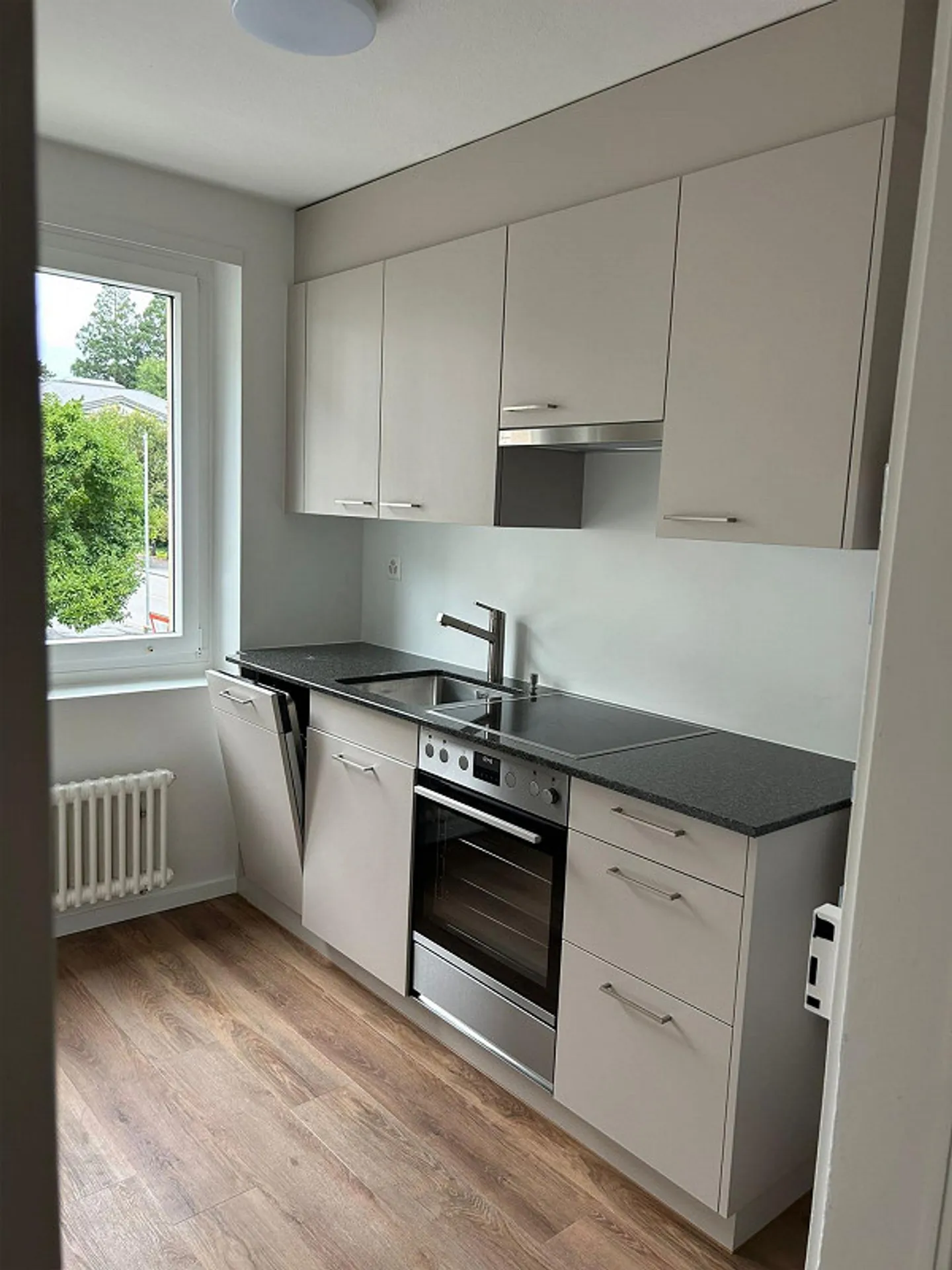 Appartement de ville 3.5 pièces au cœur de Glarus - fraîchement rénové - Photo 3 sur 6