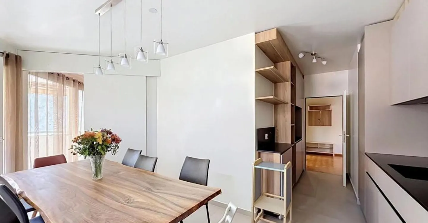 Appartement spacieux avec loggia - Photo 3 sur 7
