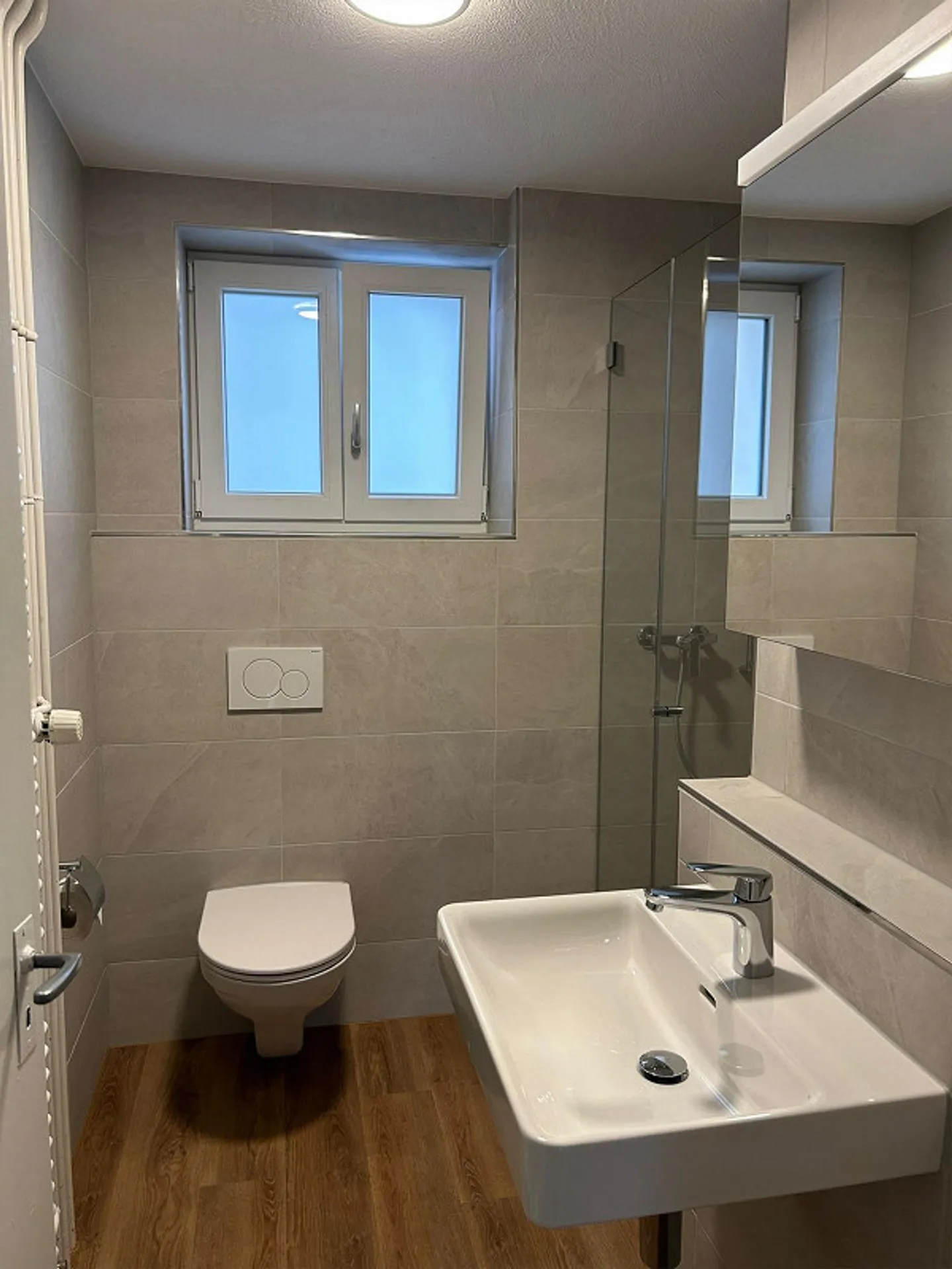 Appartement de ville 3.5 pièces au cœur de Glarus - fraîchement rénové - Photo 2 sur 6