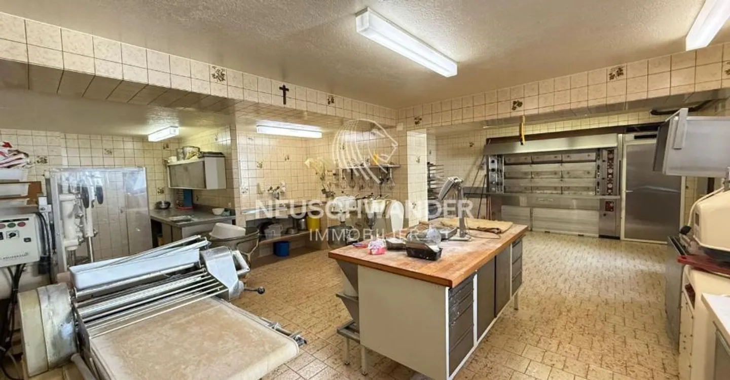 Charming Commercial Building - Photo 10 of 12