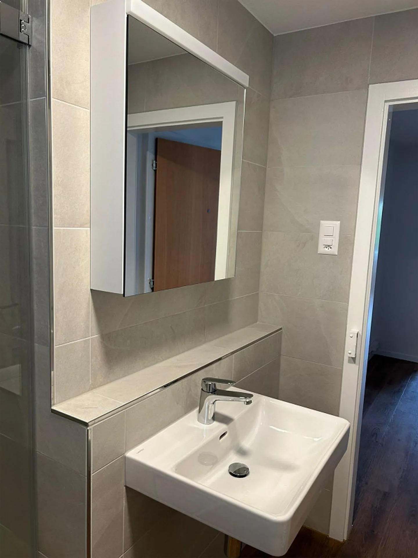 Appartement de ville 3.5 pièces au cœur de Glarus - fraîchement rénové - Photo 4 sur 6