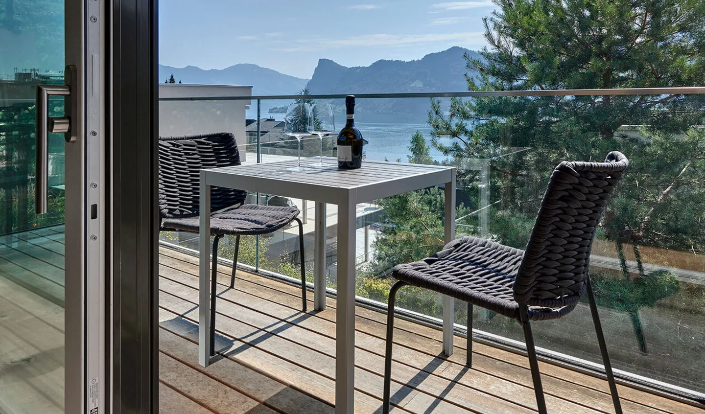 A Loge Place Above Lake Lucerne - Photo 7 of 8