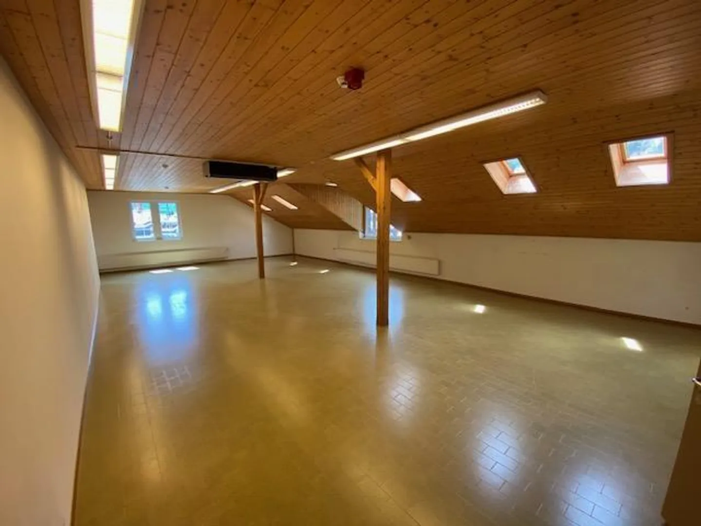 Ampio spazio/atelier in affitto nell'antica "Mühle" di Unterseen - Foto 2 di 7