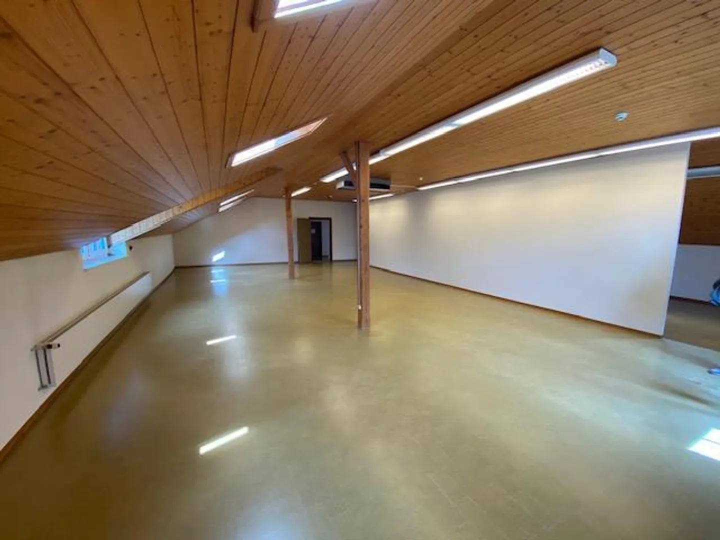 Ampio spazio/atelier in affitto nell'antica "Mühle" di Unterseen - Foto 4 di 7