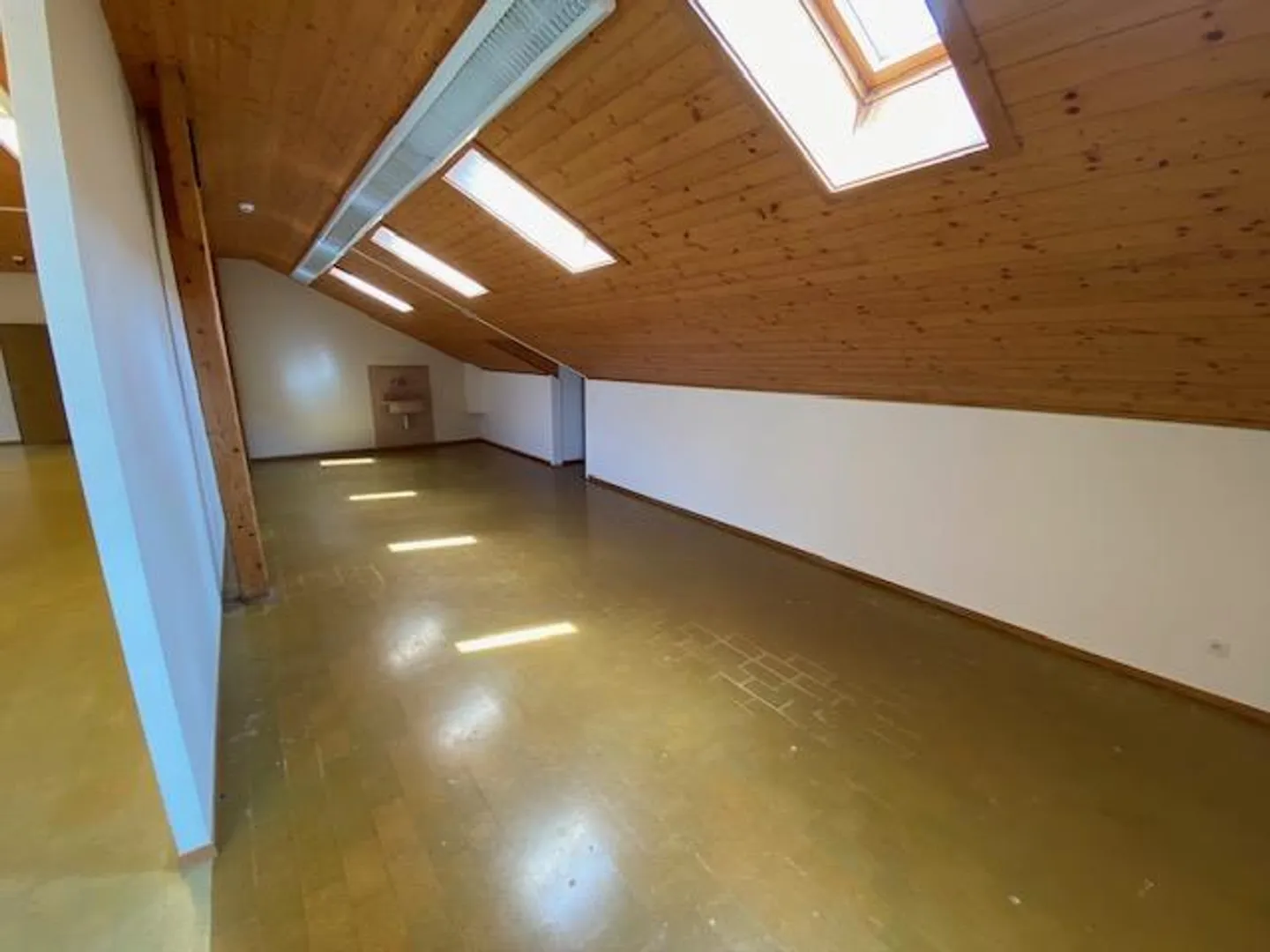 Ampio spazio/atelier in affitto nell'antica "Mühle" di Unterseen - Foto 6 di 7