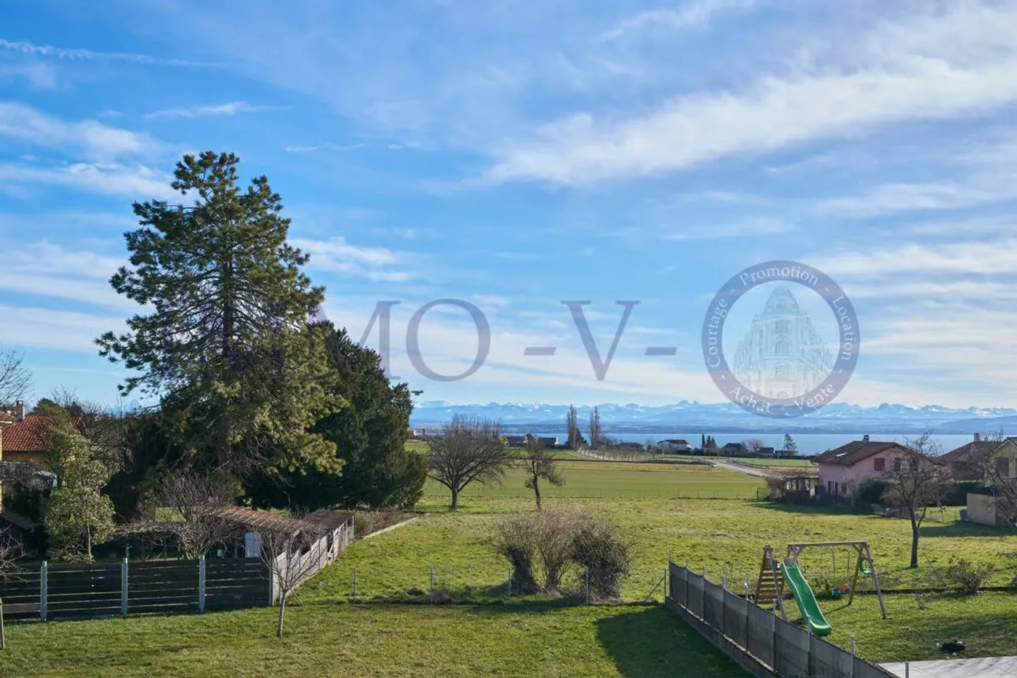 SPACIEUX ET LUMINEUX AVEC GRAND BALCON-TERRASSE DE 60M2 ET VUE LAC - Photo 2 of 11