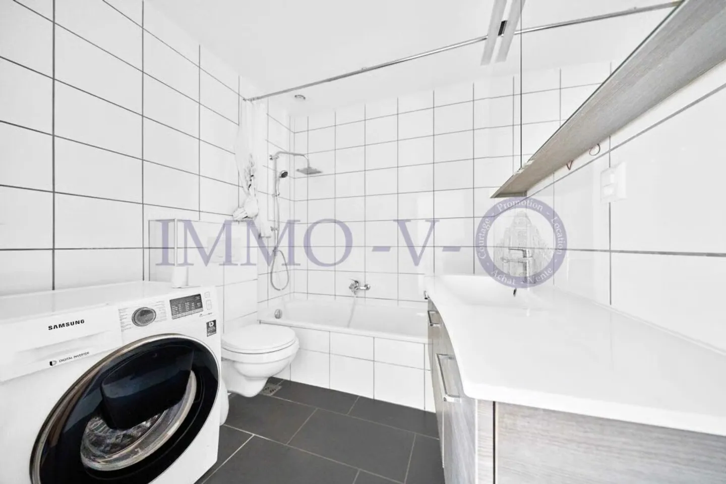 SPACIEUX ET LUMINEUX AVEC GRAND BALCON-TERRASSE DE 60M2 ET VUE LAC - Photo 10 of 11