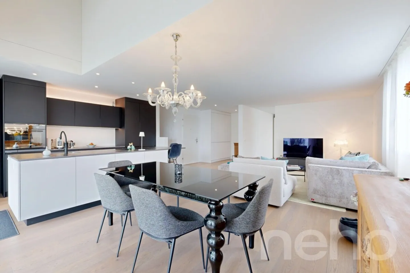Luminoso appartamento duplex di 4,5 locali con balcone e tanto spazio per idee - Foto 2 di 12