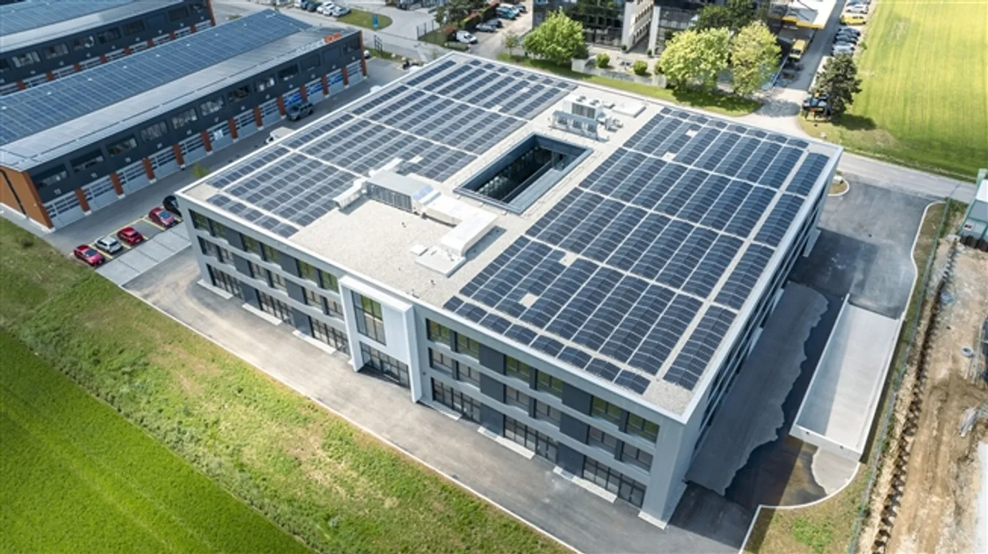 Modernes Gewerbegebiet in Gland - Foto 2 von 5