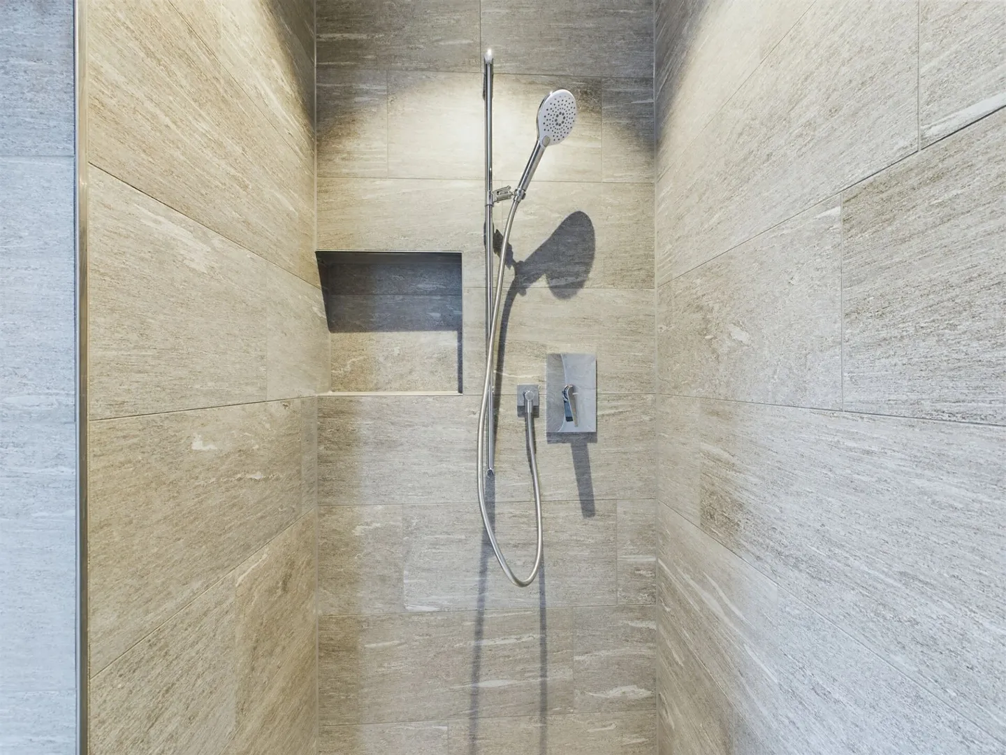 Modernes Penthouse mit Seeblick - Foto 9 von 15