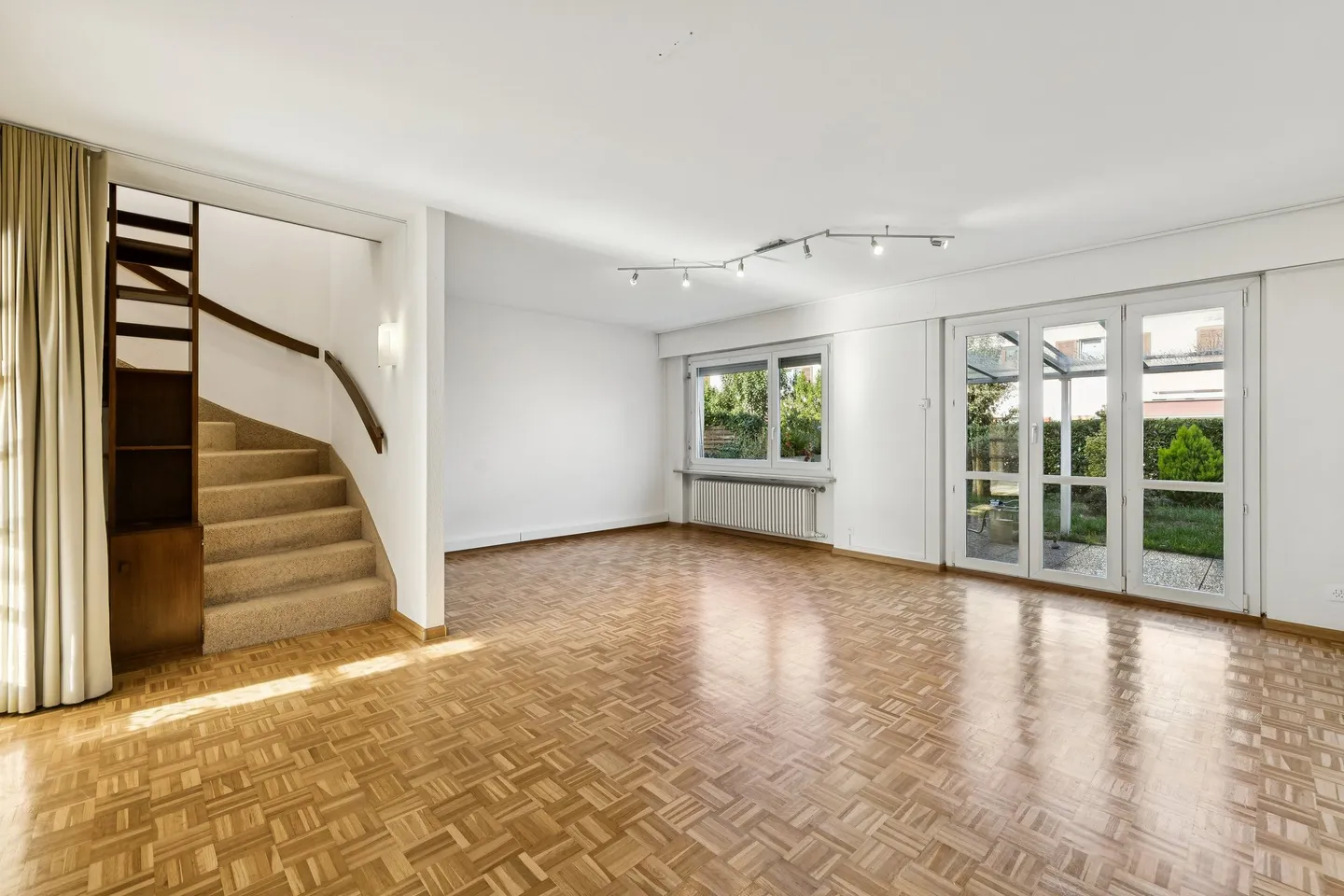 Maison familiale avec potentiel de développement - Photo 2 sur 7