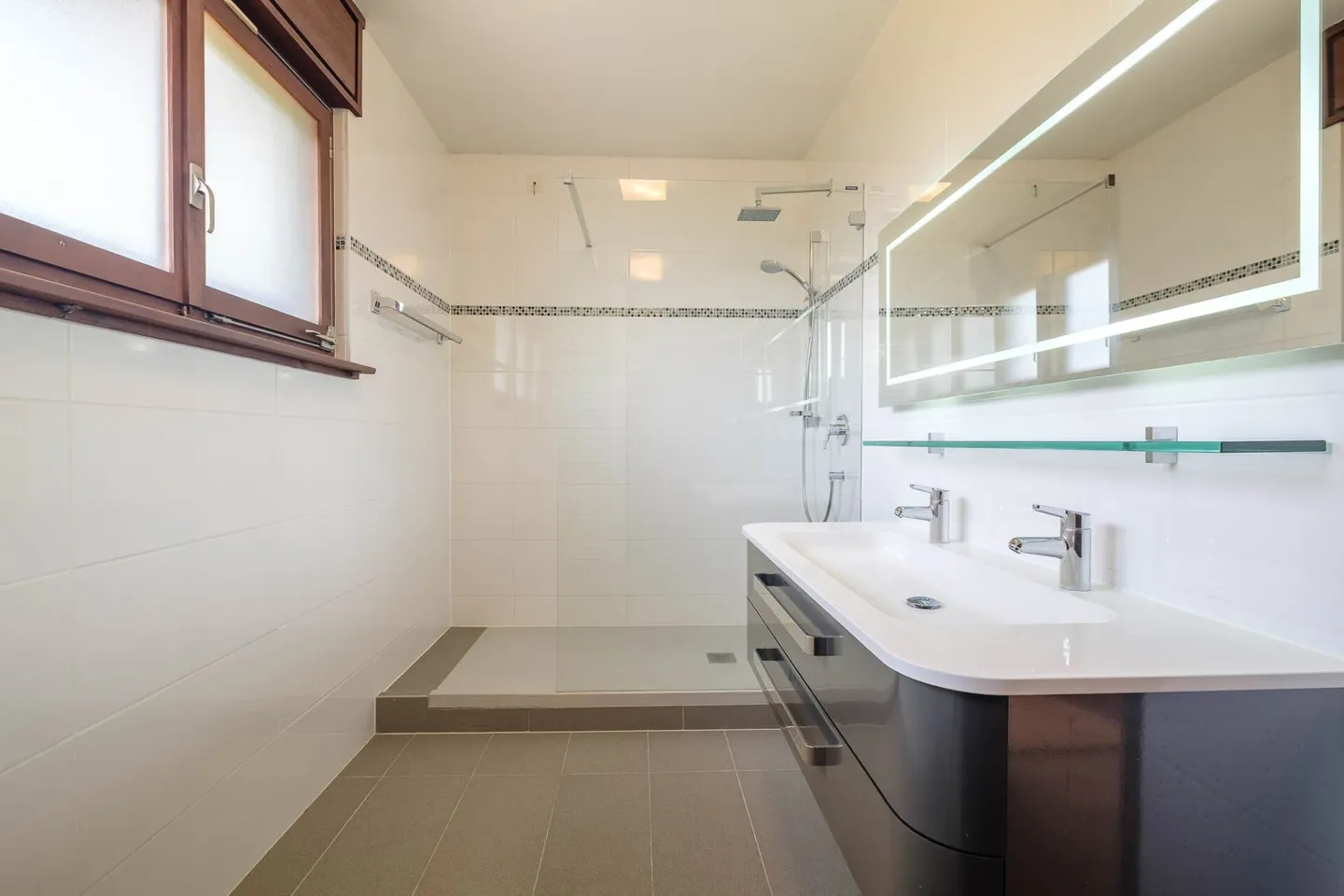 Schöne Villa mit großen Räumen und baumgesäumtem Garten - Lancy - Foto 7 von 9