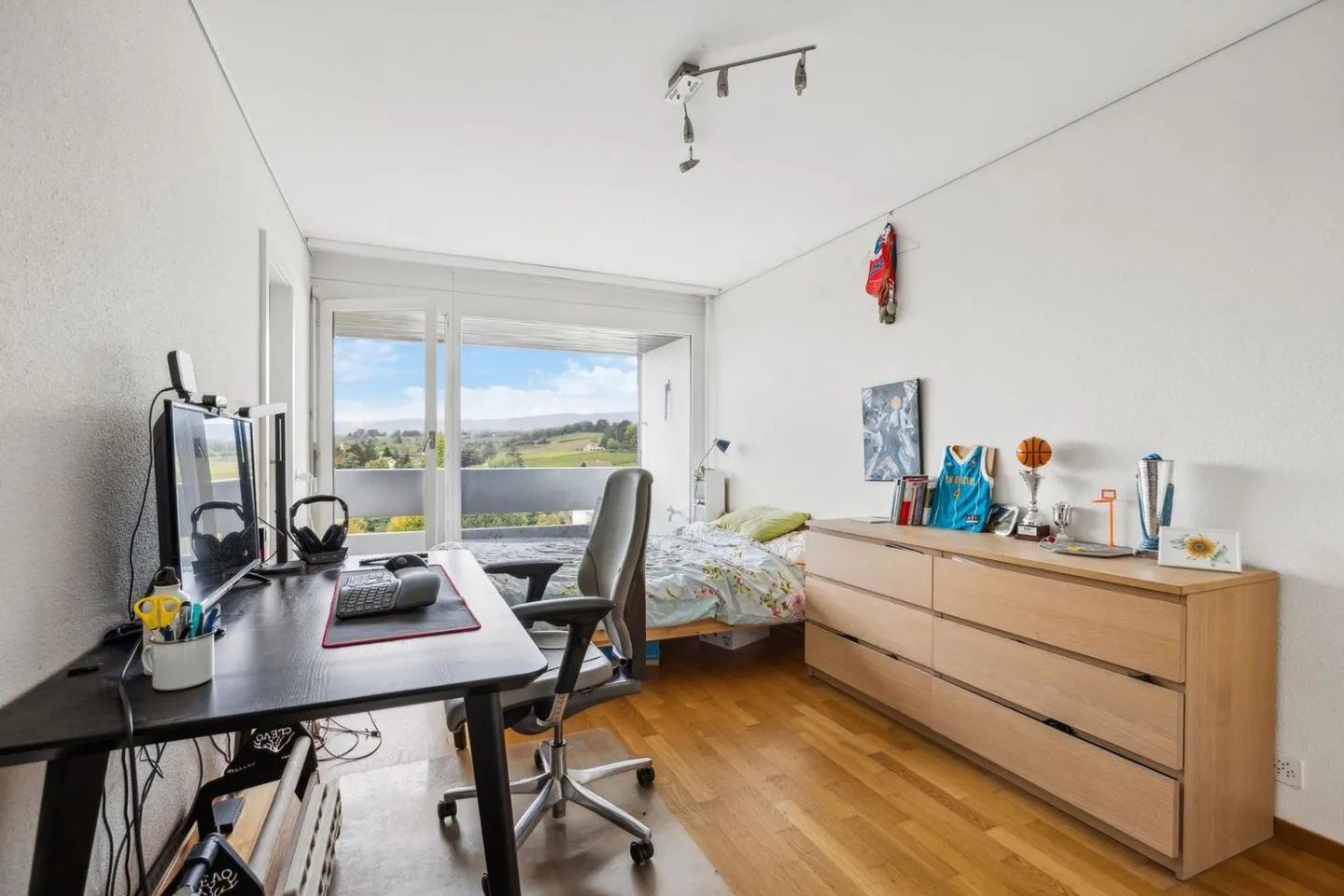 Geräumige 5,5-Zimmer-Wohnung mit herrlichem Blick auf die Stadt - Foto 8 von 13