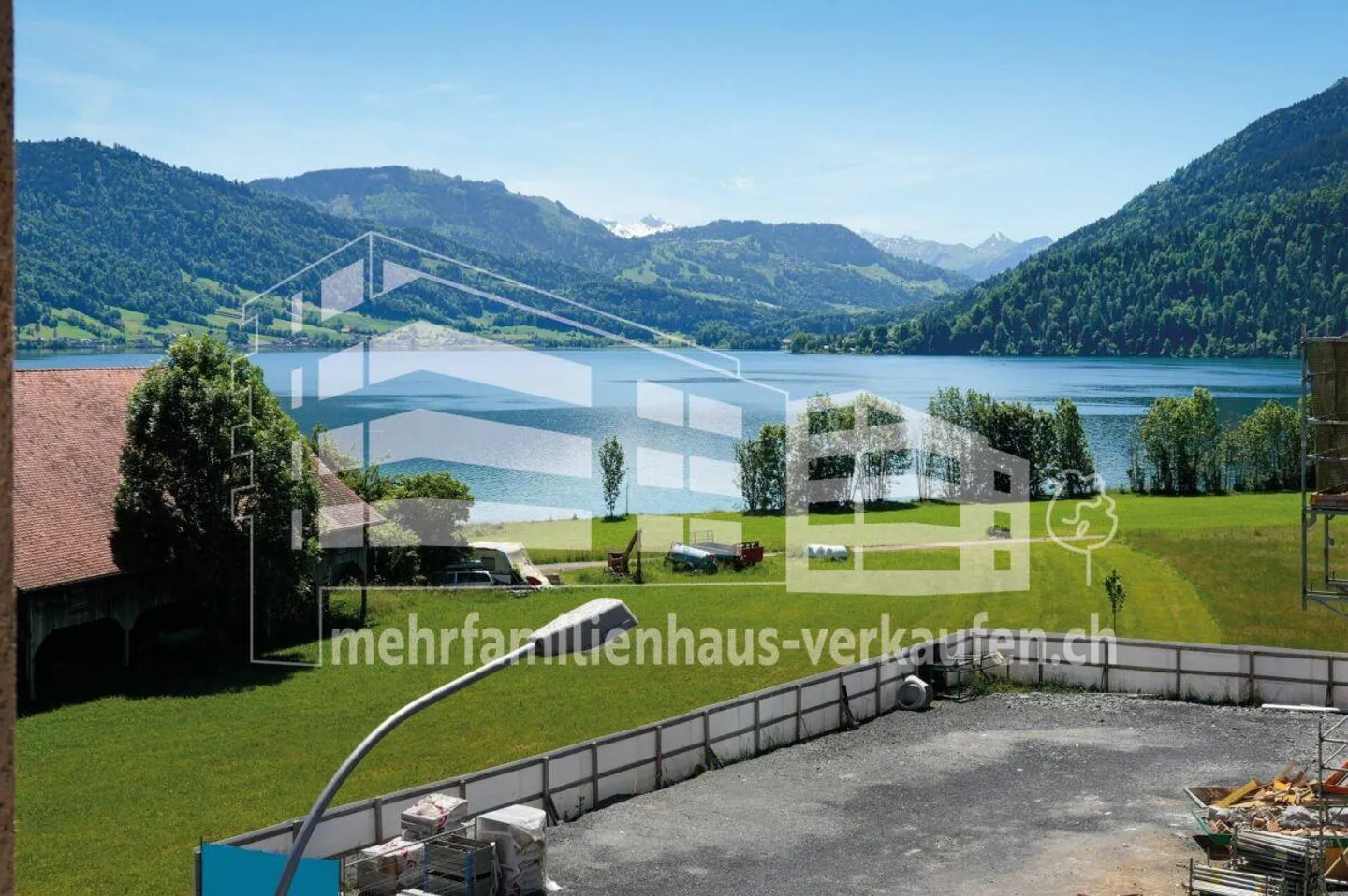 Maison multifamiliale avec bâtiment annexe - Photo 4 sur 13