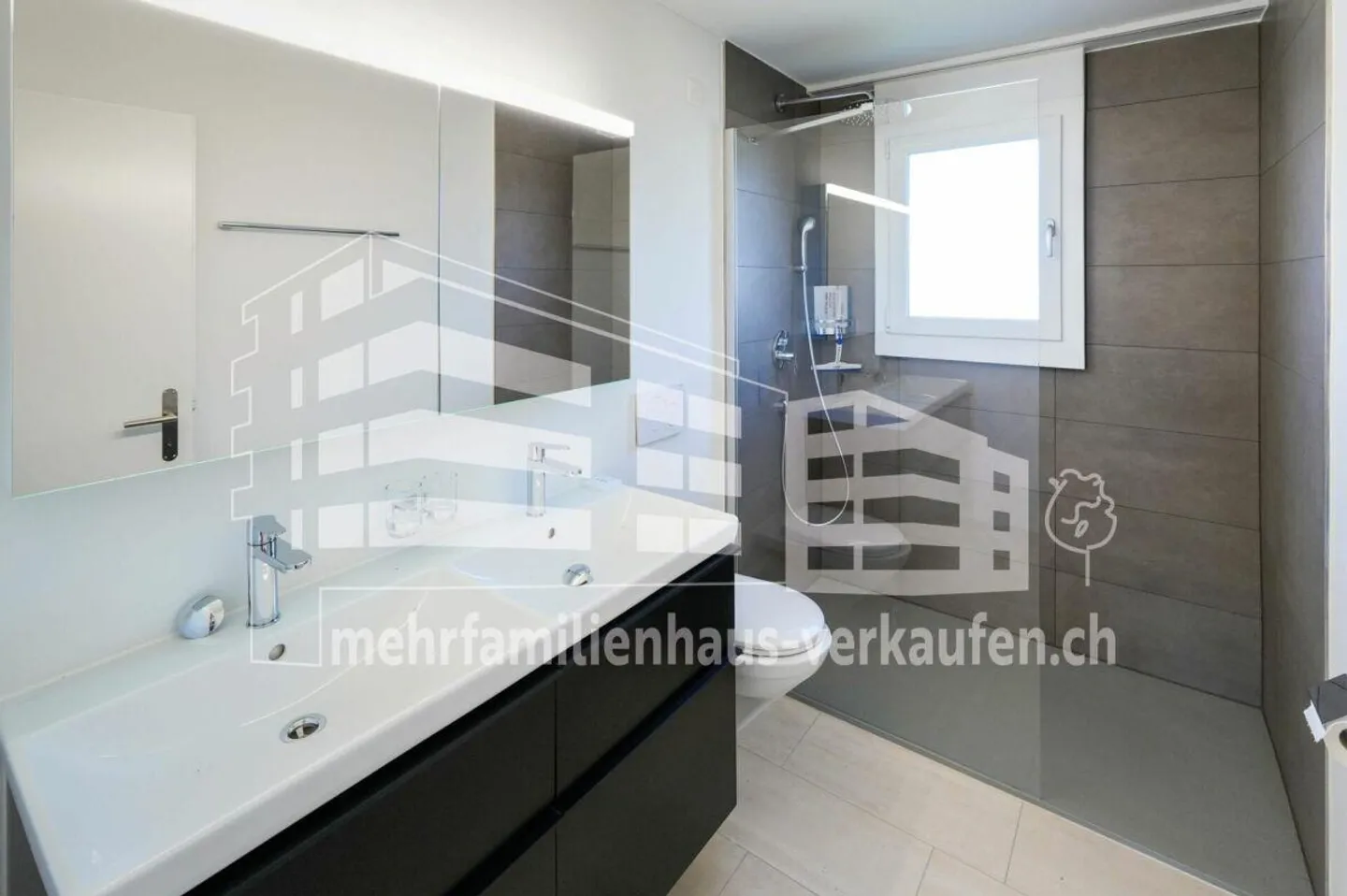 Maison multifamiliale avec bâtiment annexe - Photo 7 sur 13