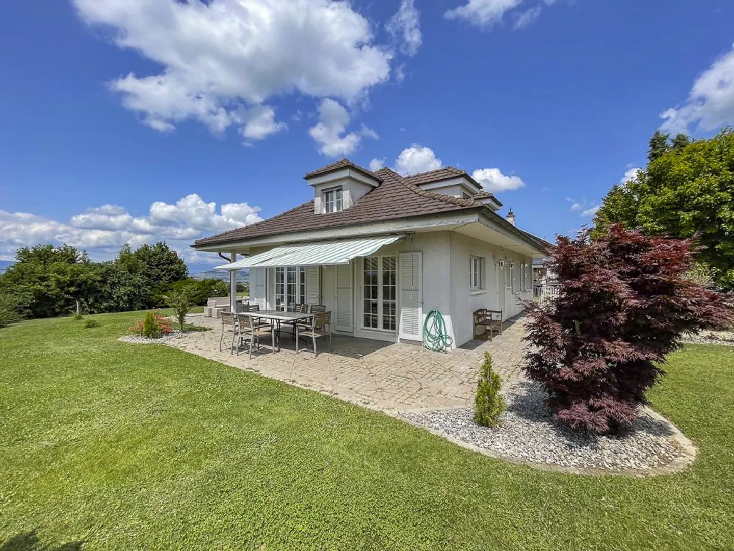 Villa con studio arredato in subaffitto? Ideale per reddito aggiuntivo - Foto 1 di 13