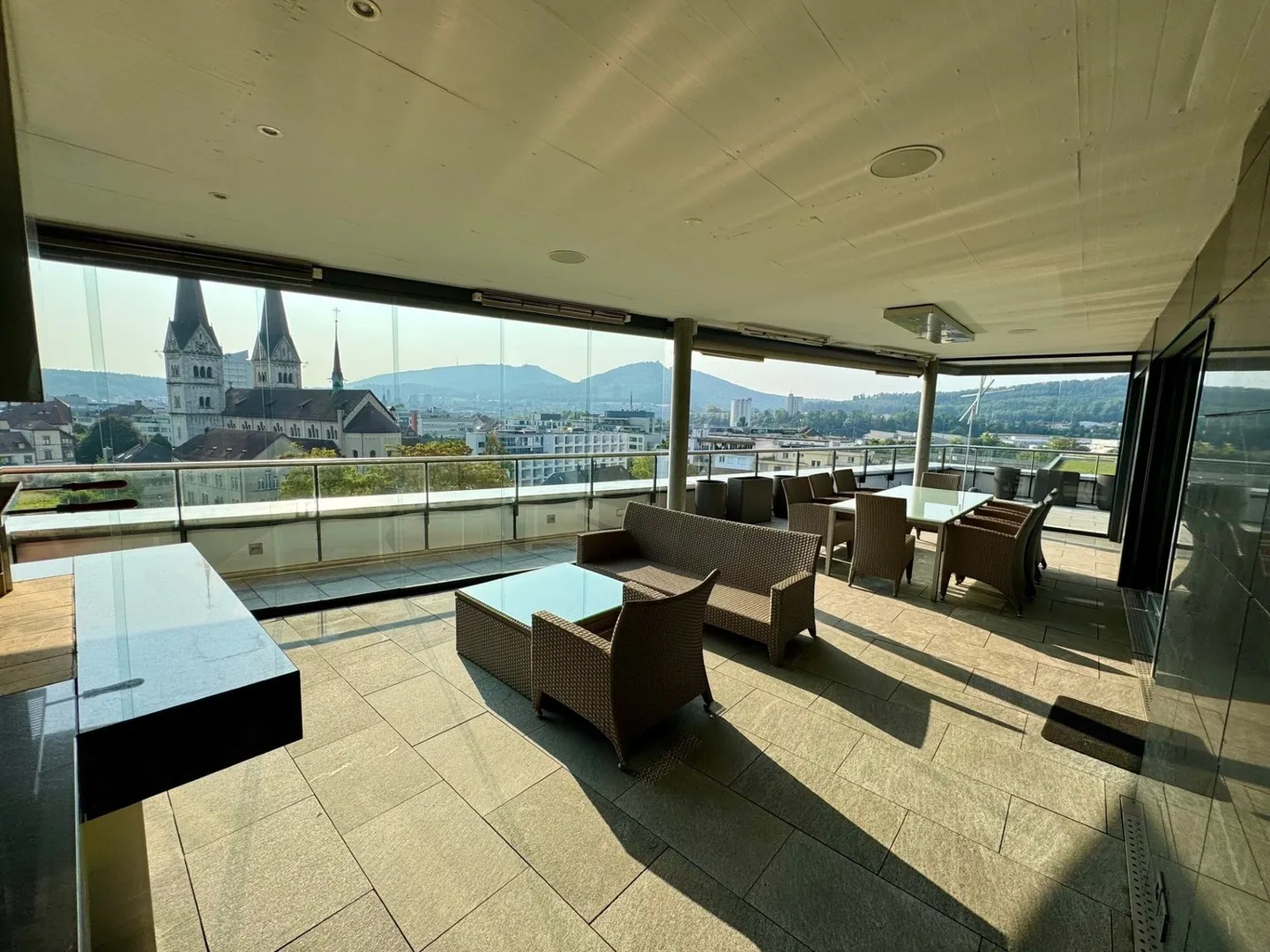 Unique in Olten: 5.5-room penthouse apartment with separate 2-room apartment & 250 m² terrace - Photo 1 of 19