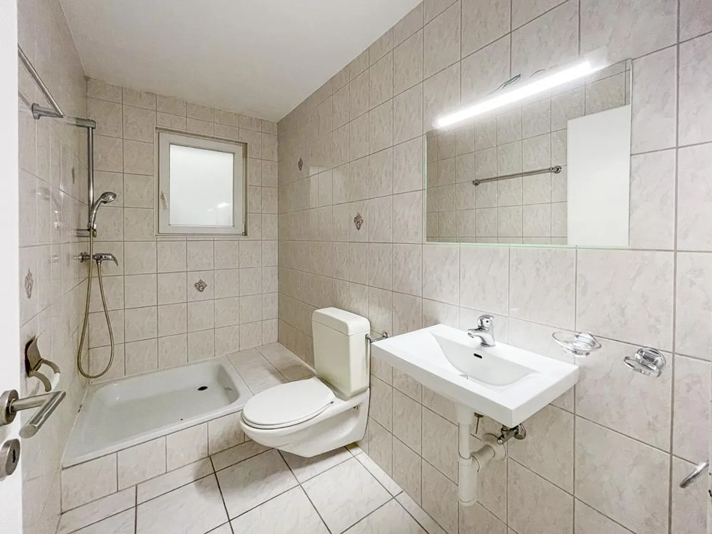 Villa con studio arredato in subaffitto? Ideale per reddito aggiuntivo - Foto 9 di 13