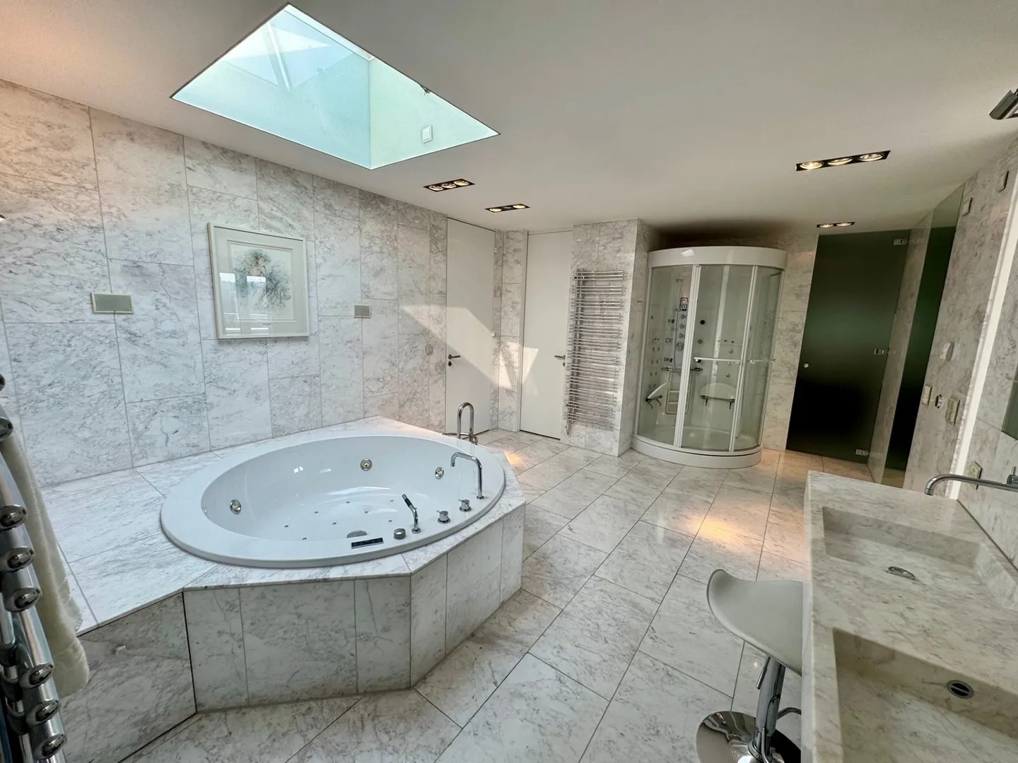 Unique in Olten: 5.5-room penthouse apartment with separate 2-room apartment & 250 m² terrace - Photo 13 of 19