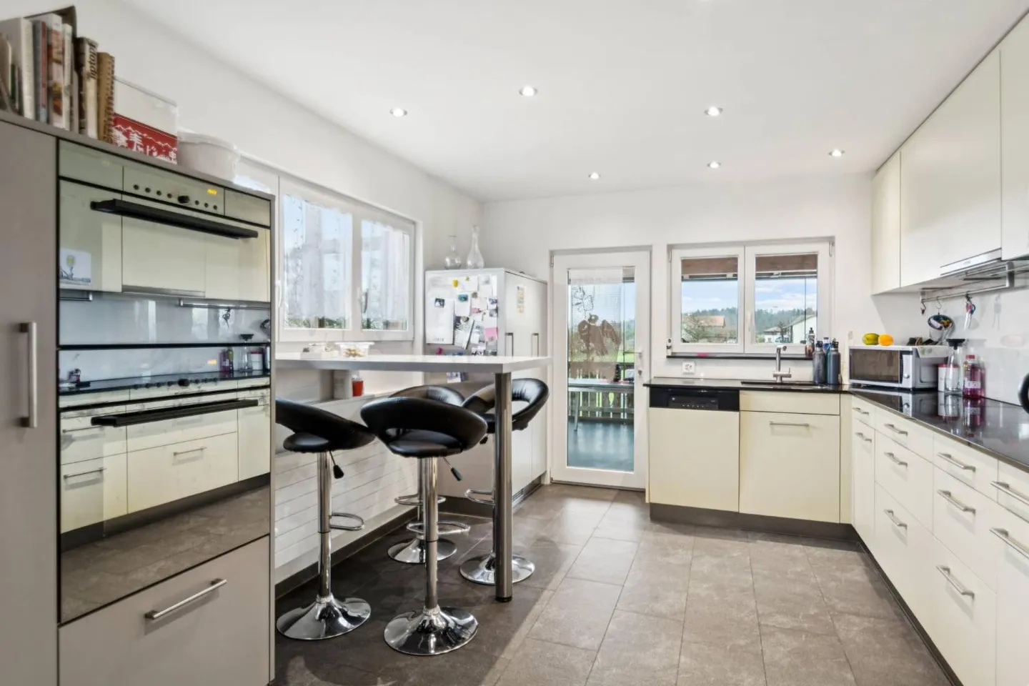 Beautiful Detached Chalet with Lake View on Lake Biel - Photo 5 of 10