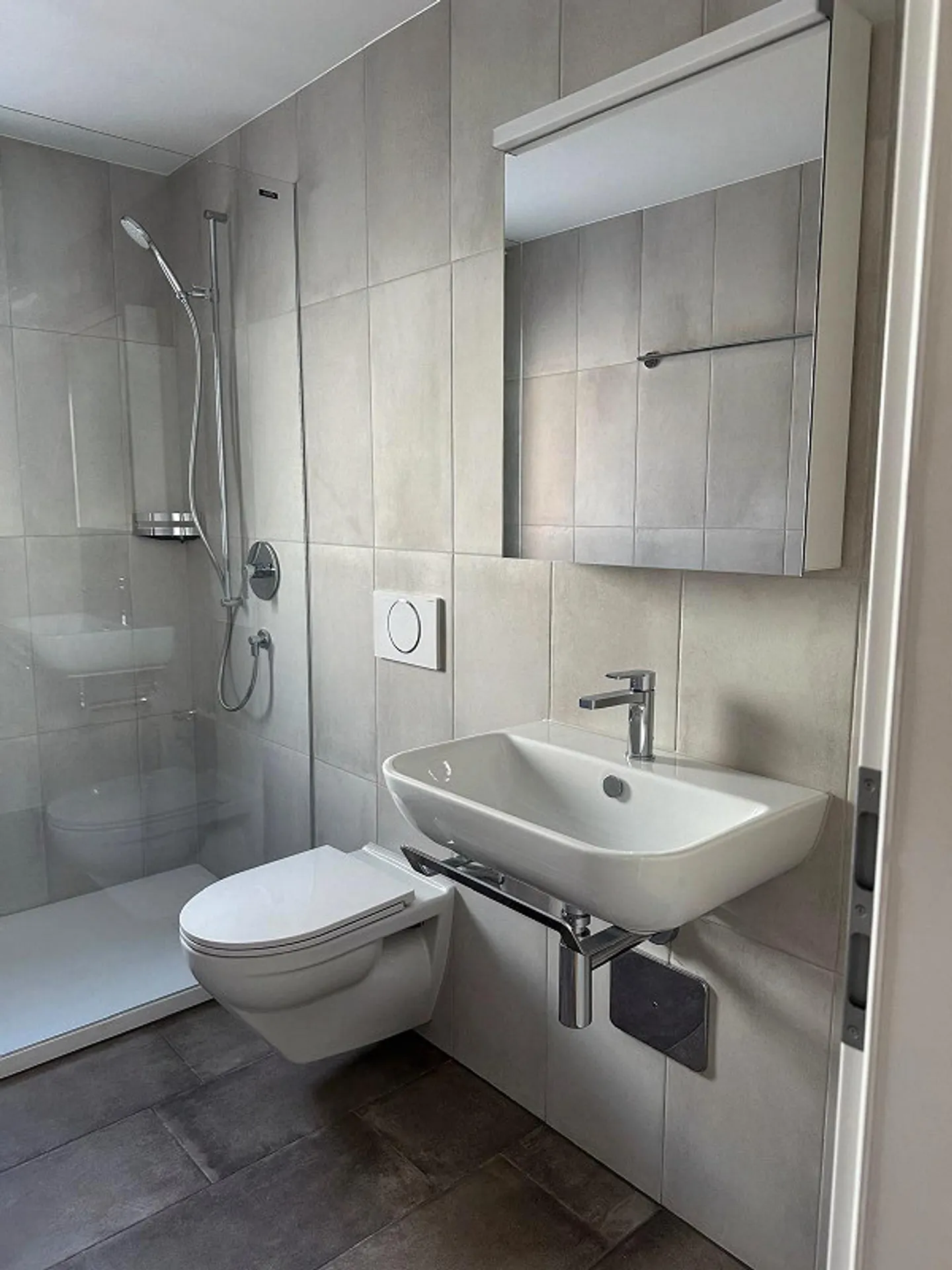 Bright modern 3-room apartment with balcony in Reiden - Photo 3 of 8