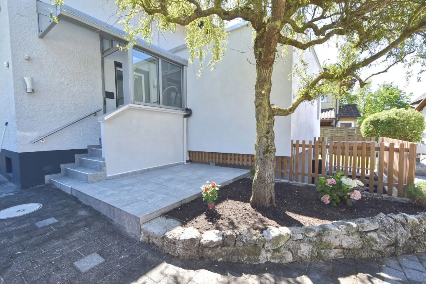 Affascinante casa unifamiliare con giardino in posizione tranquilla - Foto 3 di 17
