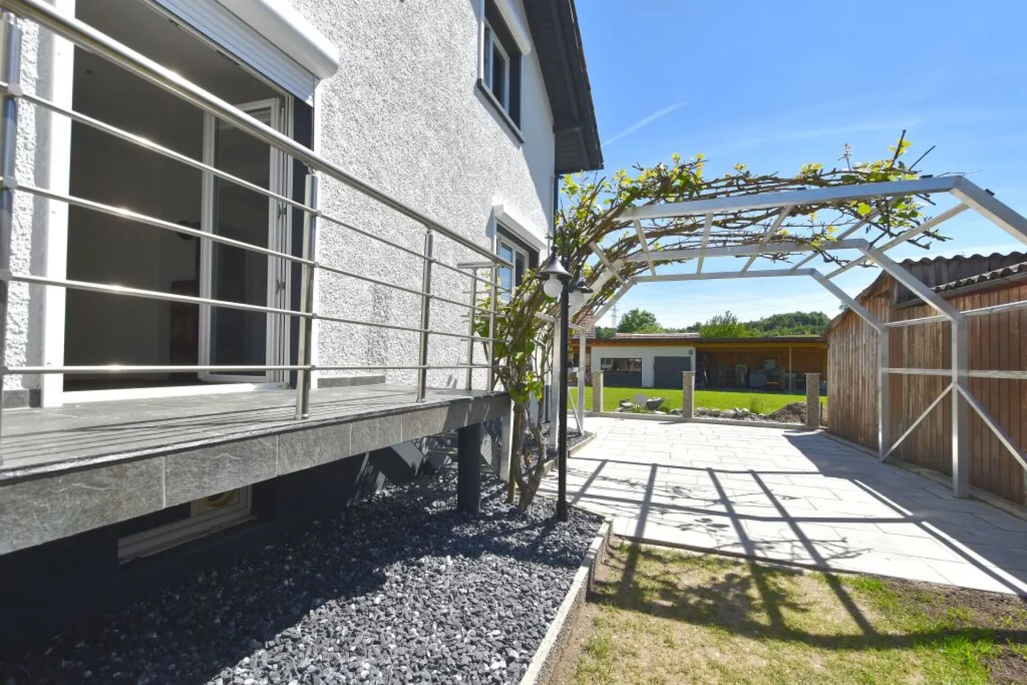 Affascinante casa unifamiliare con giardino in posizione tranquilla - Foto 4 di 17