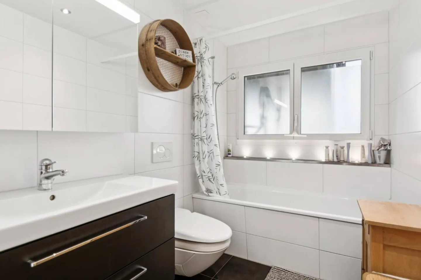 Beautiful Detached Chalet with Lake View on Lake Biel - Photo 8 of 10