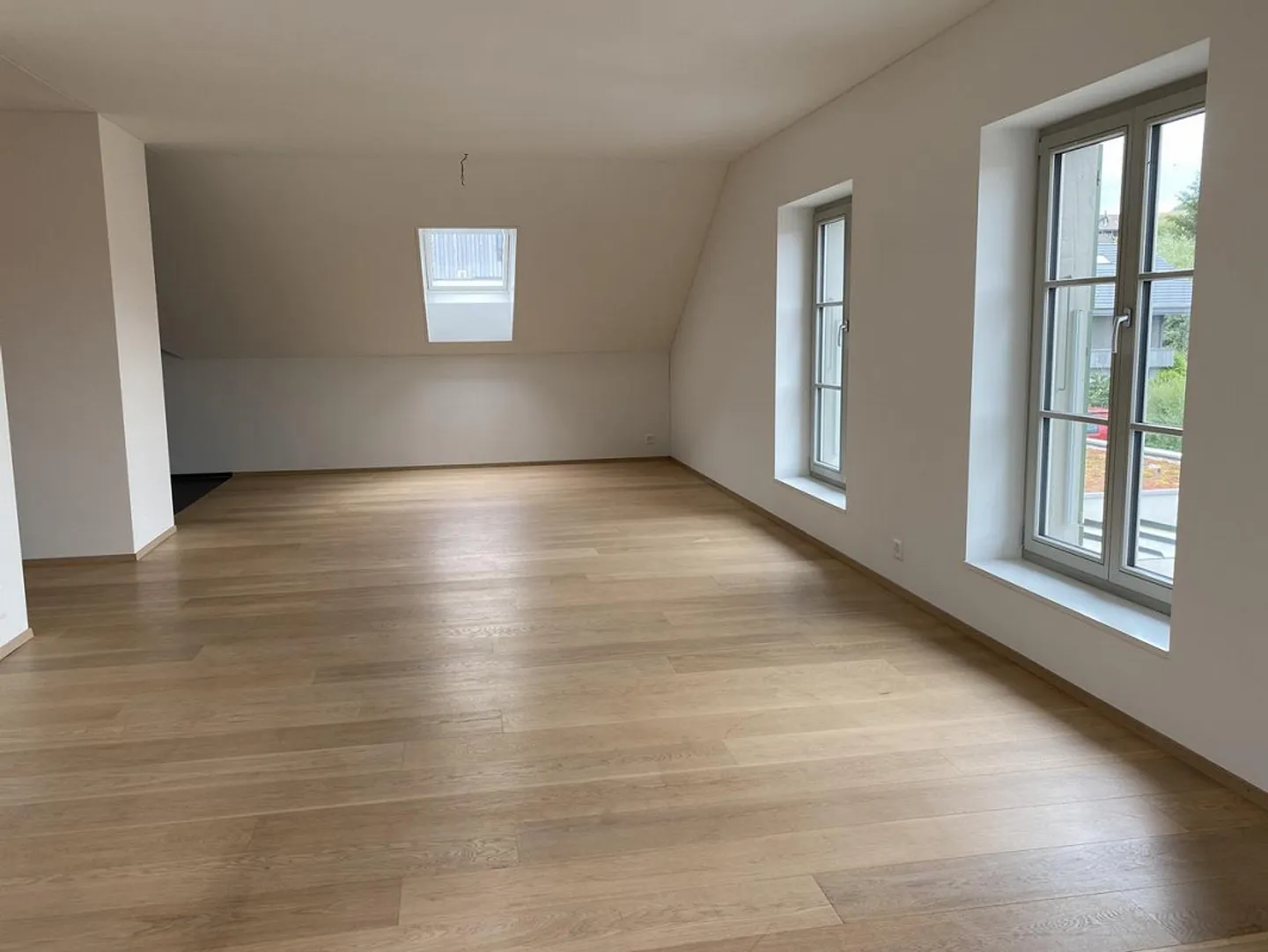 Cozy 3.5 Room Attic Apartment in the Center of Wichtrach - Photo 4 of 9