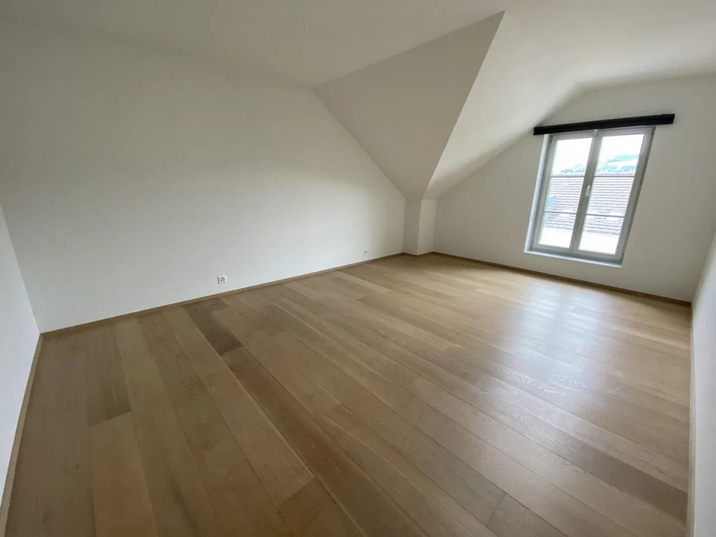 Cozy 3.5 Room Attic Apartment in the Center of Wichtrach - Photo 6 of 9